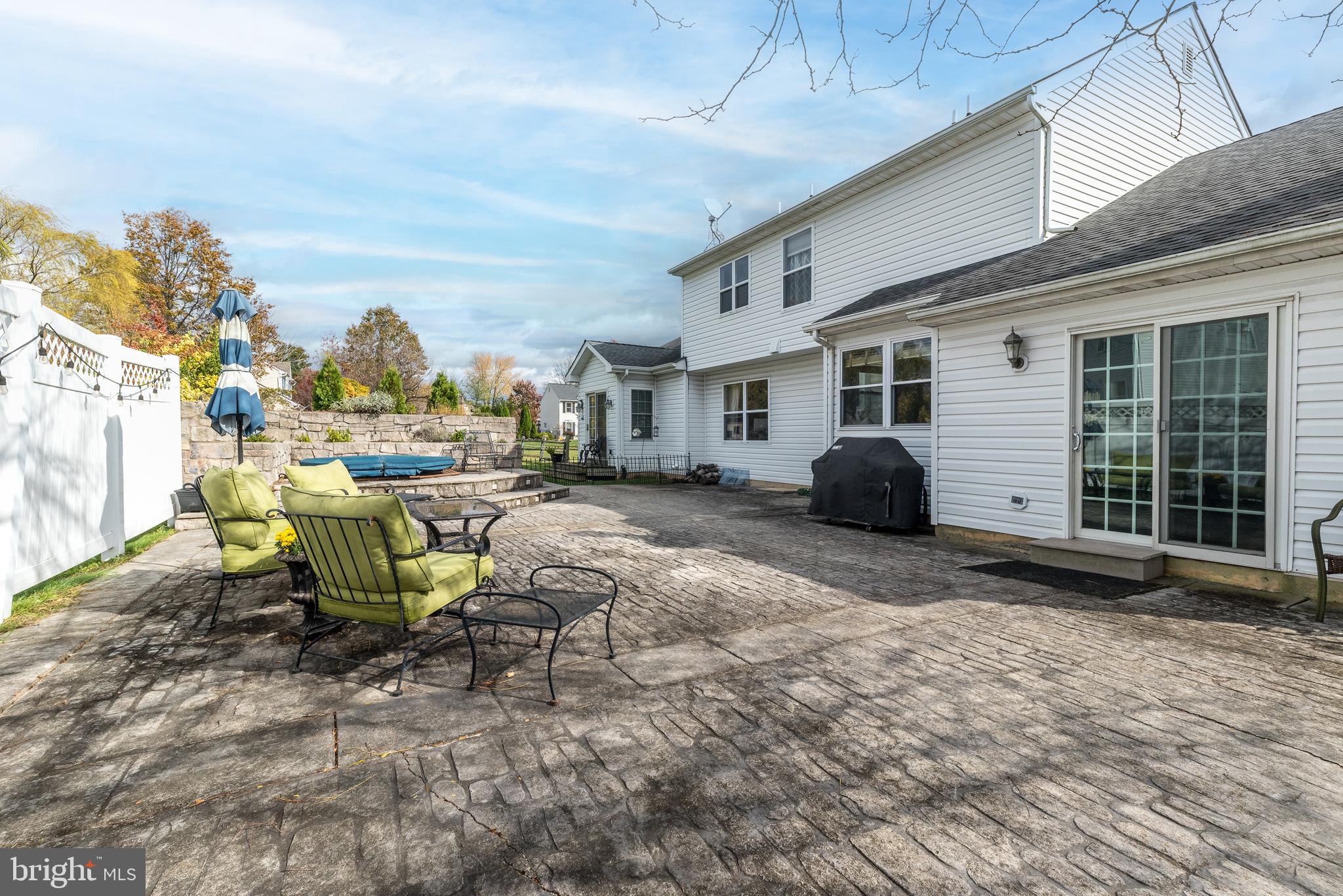 HIDDEN POND - Residential