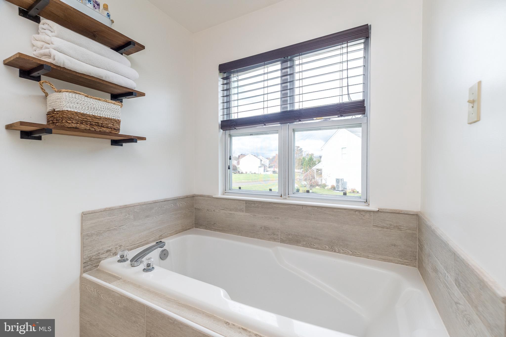 HIDDEN POND - Residential