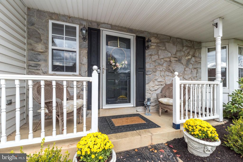 Photo of 1403 E Fernbrook Drive, WARRINGTON, PA 18976 (MLS # PABU2108554)