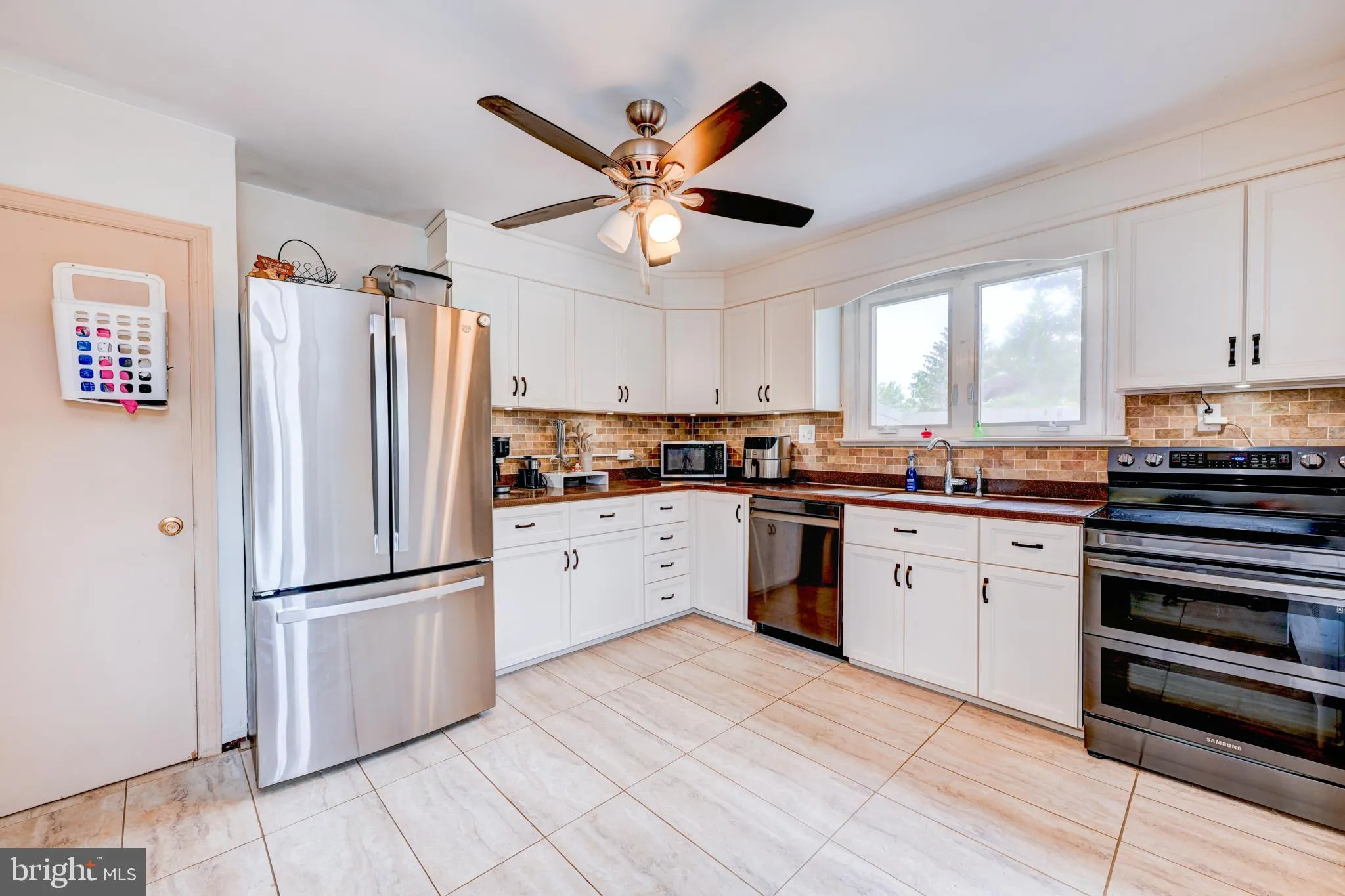 Willow Grove, Pennsylvania 19090, United States, 5 Bedrooms Bedrooms, ,2 BathroomsBathrooms,Residential,Contingent,139221