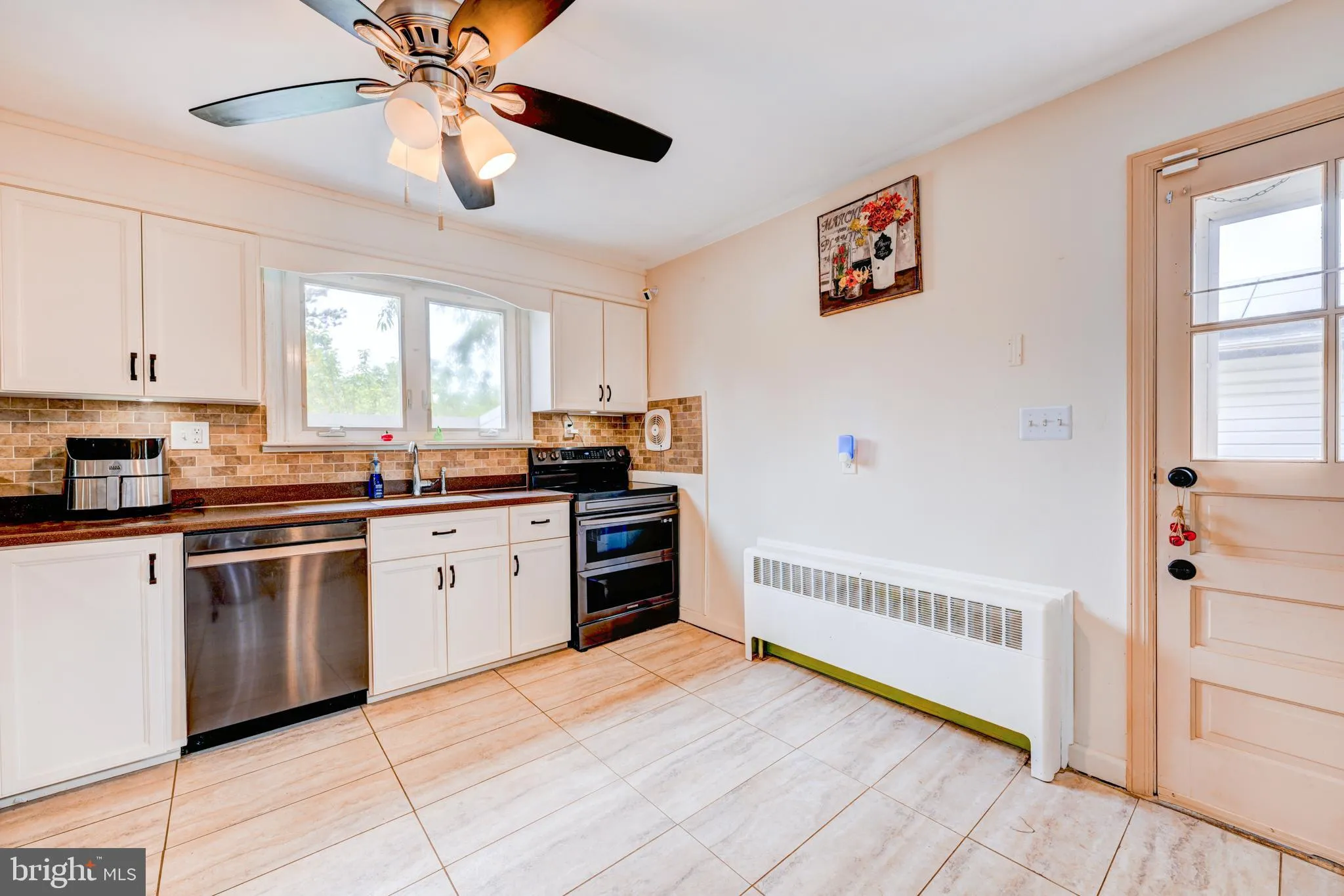 Willow Grove, Pennsylvania 19090, United States, 5 Bedrooms Bedrooms, ,2 BathroomsBathrooms,Residential,Contingent,139221