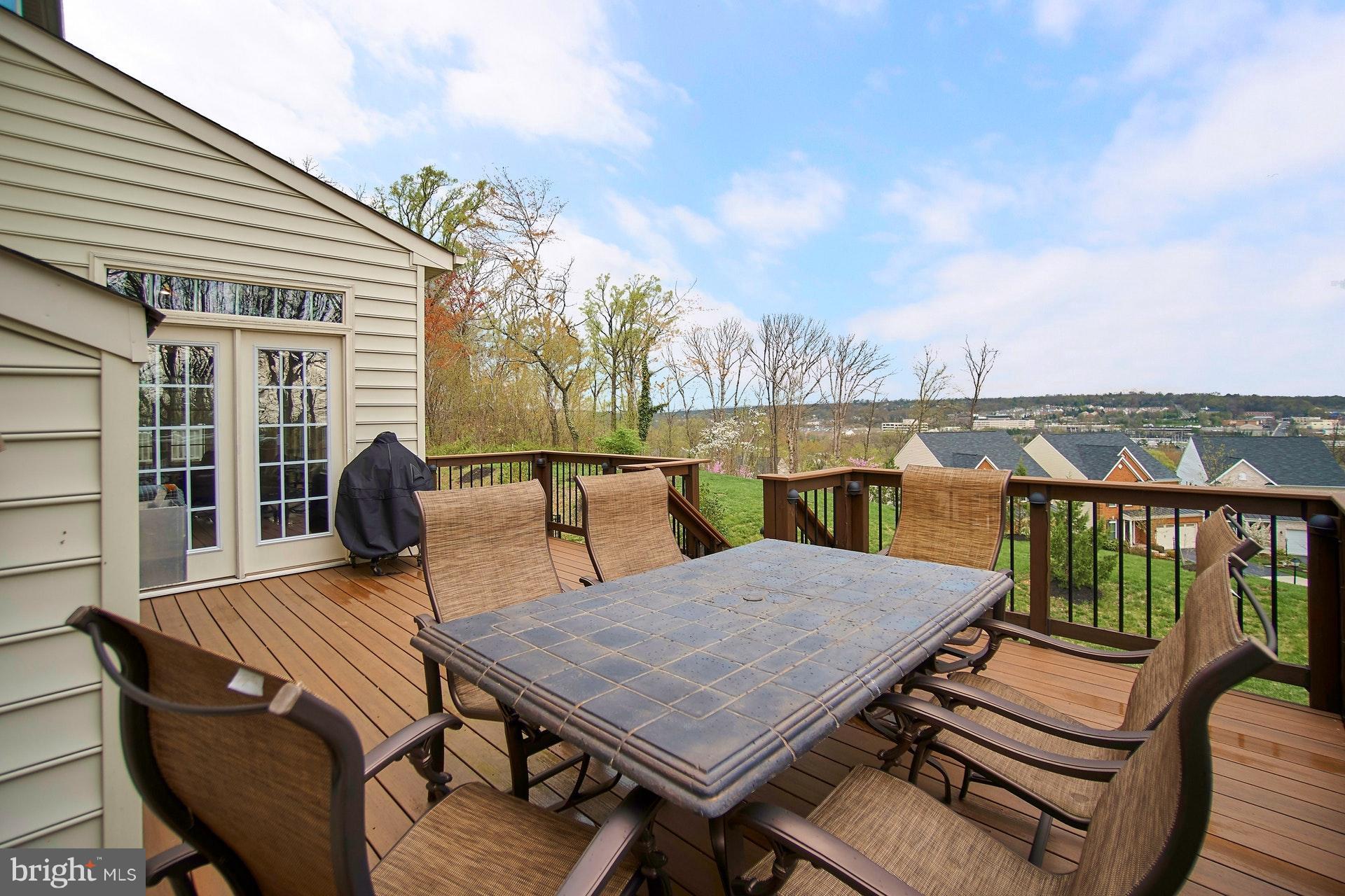 BURGUNDY WOODS - Residential