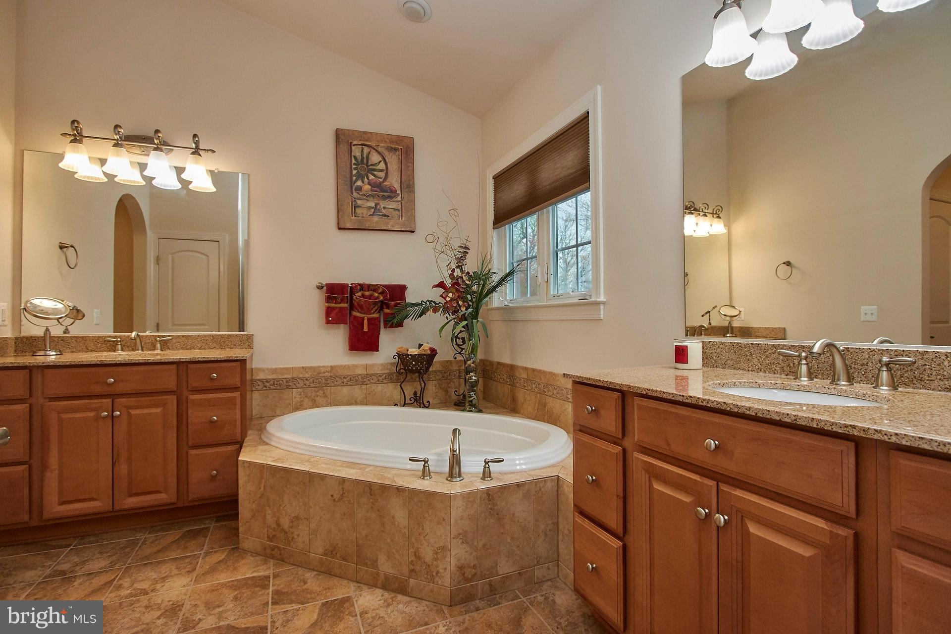 BURGUNDY WOODS - Residential