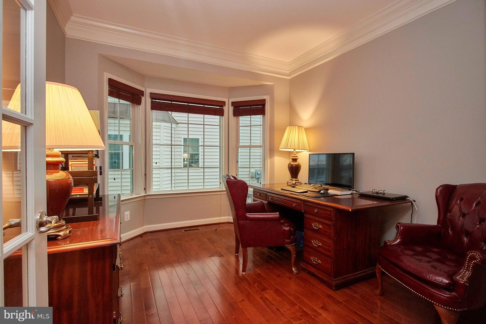 BURGUNDY WOODS - Residential