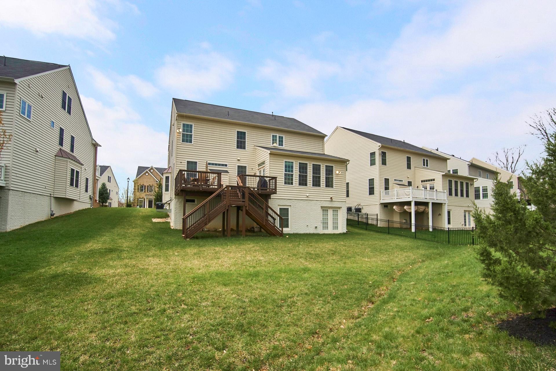 BURGUNDY WOODS - Residential