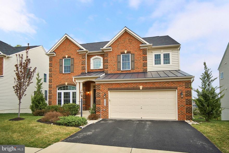 Live like new in comfort and style! Open ML,private bedrooms.Granite,walk-in pantry,SS appliances,wall oven, breakfast room, eat-in kitchen opens to family room.Main Level Office,LR, separate dining. Gorgeous master suite,generous bedrooms.4 bedrooms, 3.5 baths,walk-out LL,tons of storage,full bath rough-in.2-car garage.Quiet enclave,established neighborhood.1 mile Huntington. EZ Commute! Hurry!