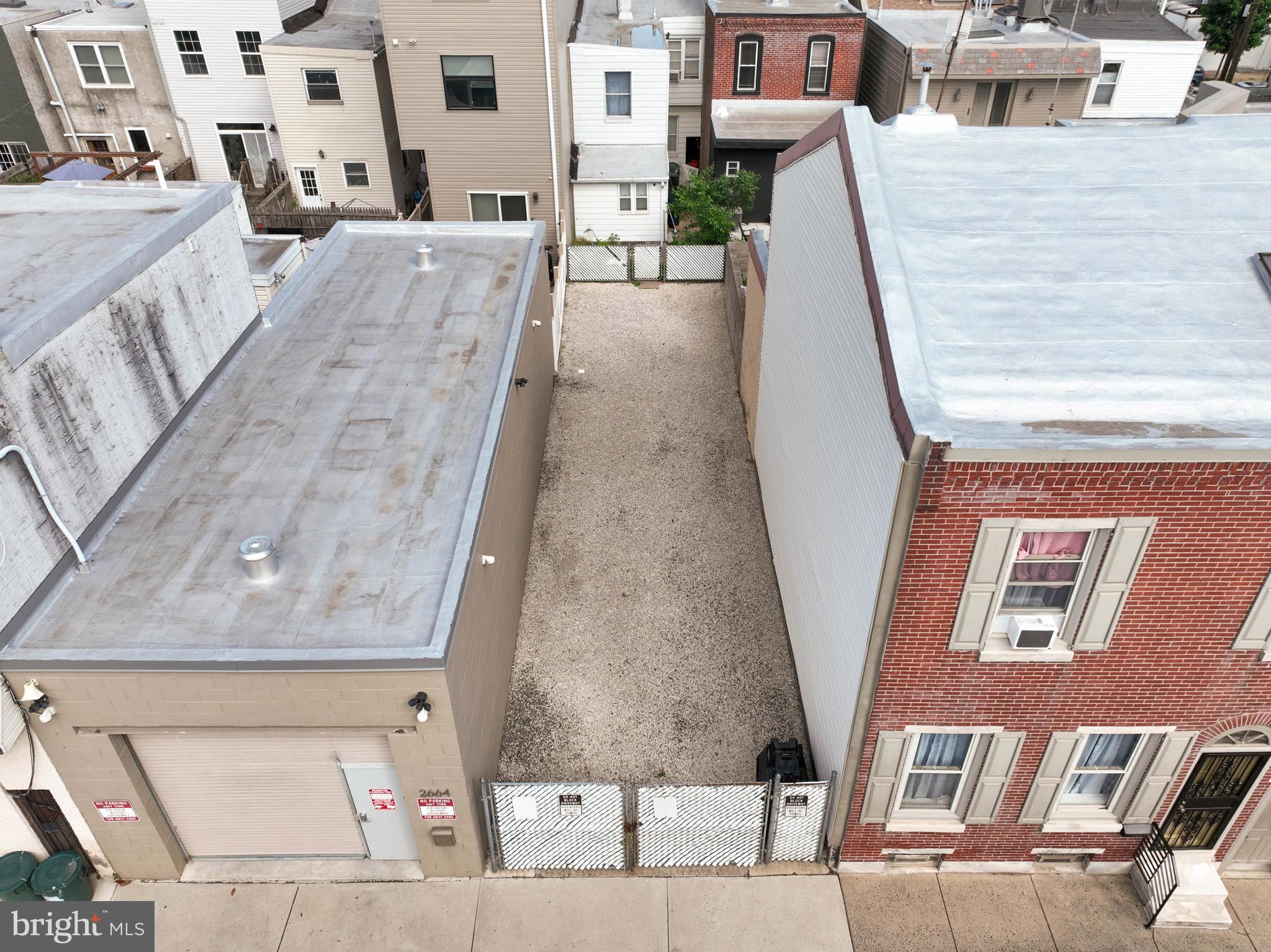 FISHTOWN - Land