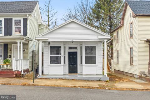 Photo of 134 Pennsylvania Avenue, MARTINSBURG, WV 25404 (MLS # WVBE2048688)