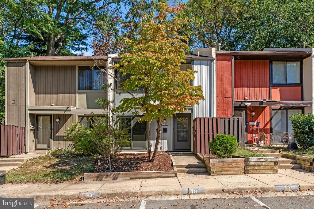 Photo of 12180 Sanibel Court, RESTON, VA 20191 (MLS # VAFX2270344)