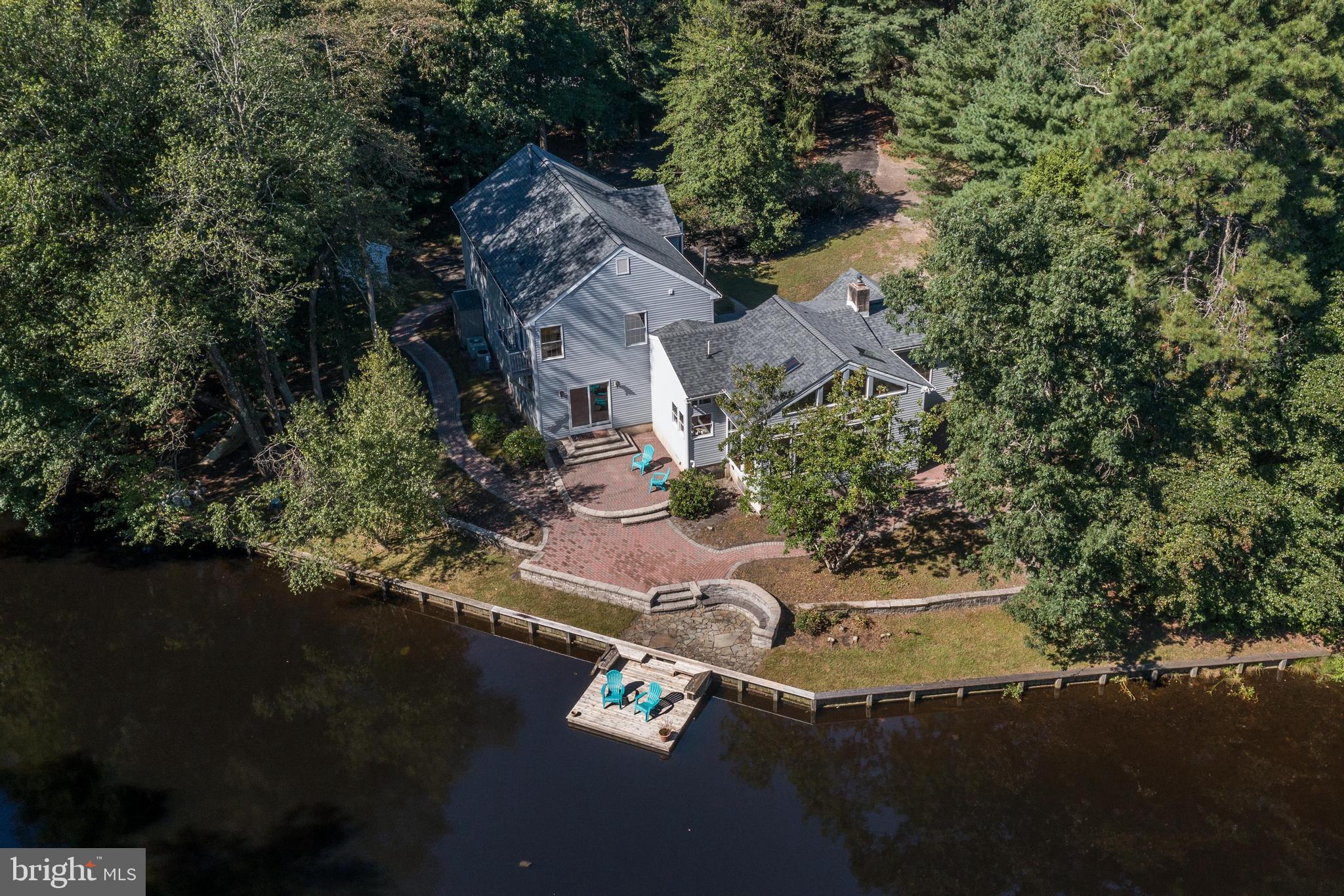 7 HERON COURT