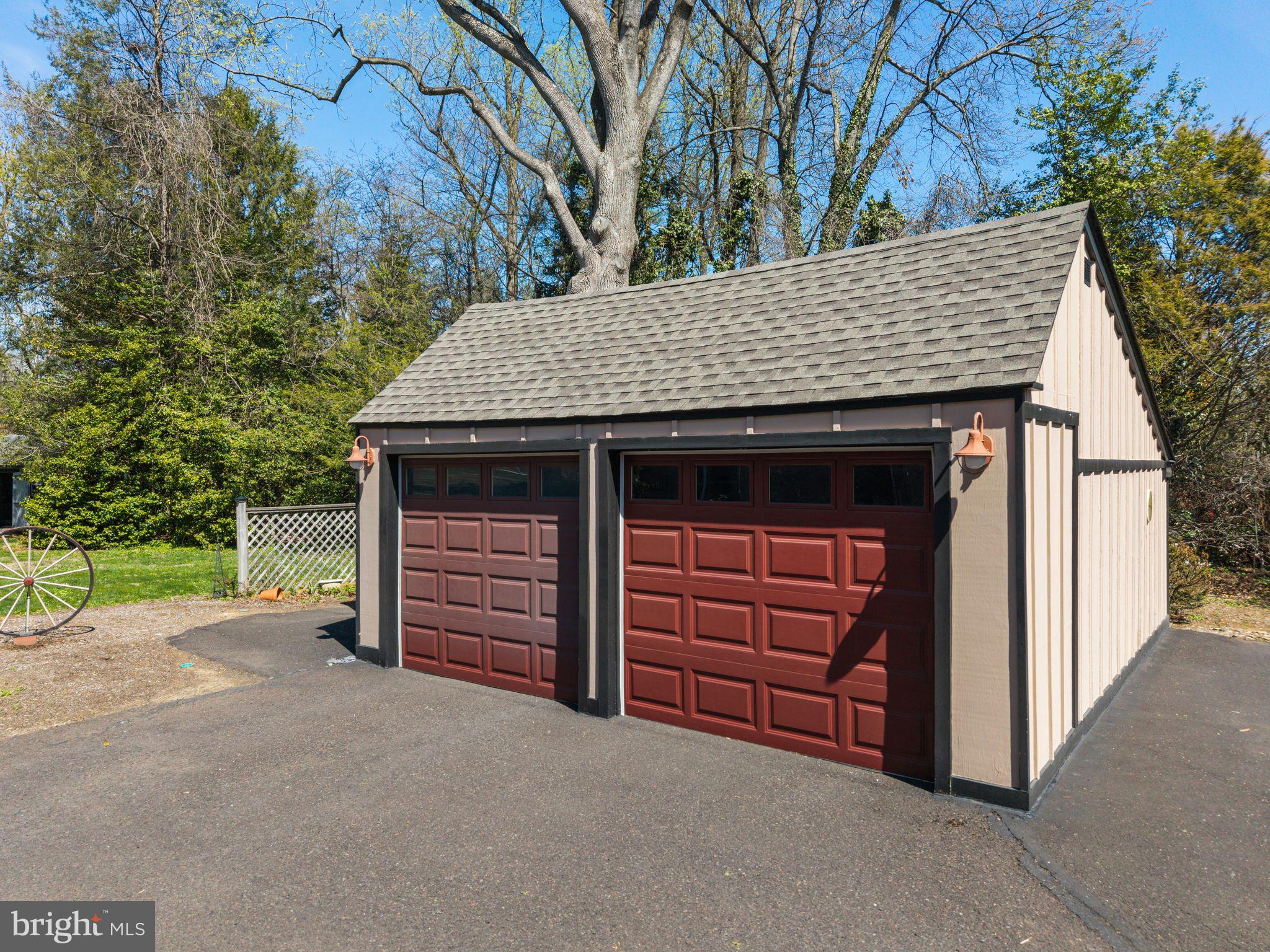 MEADOWBROOK - Residential