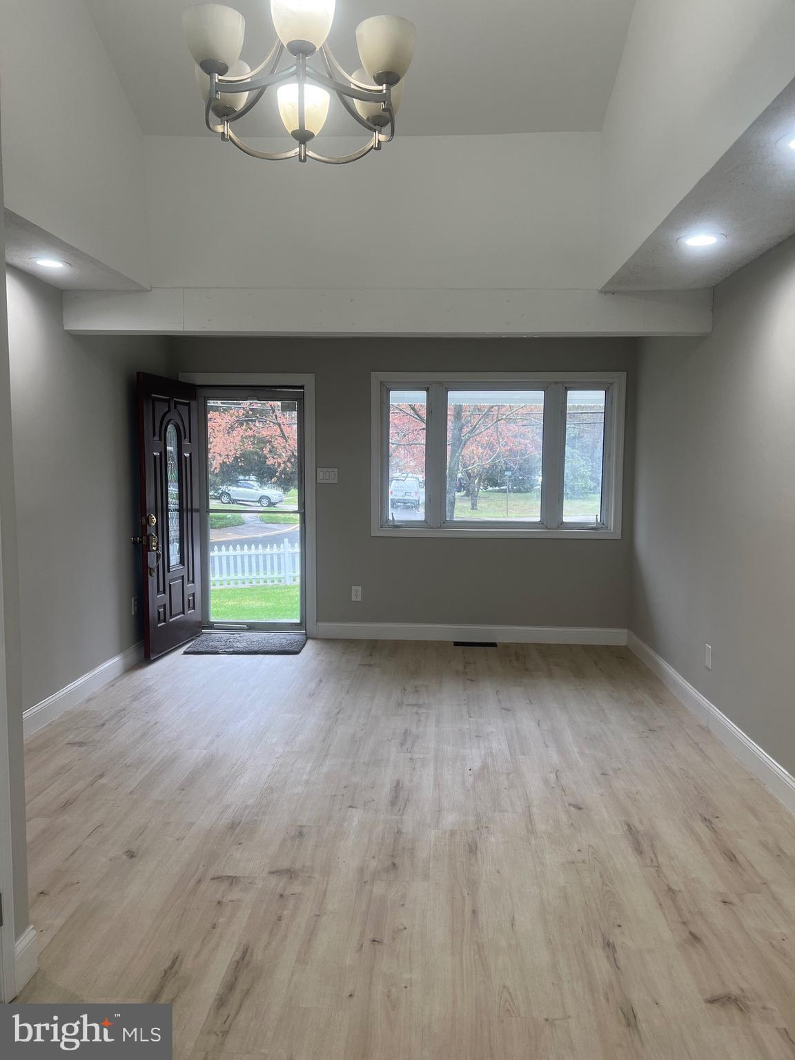 LAKECREST - Residential