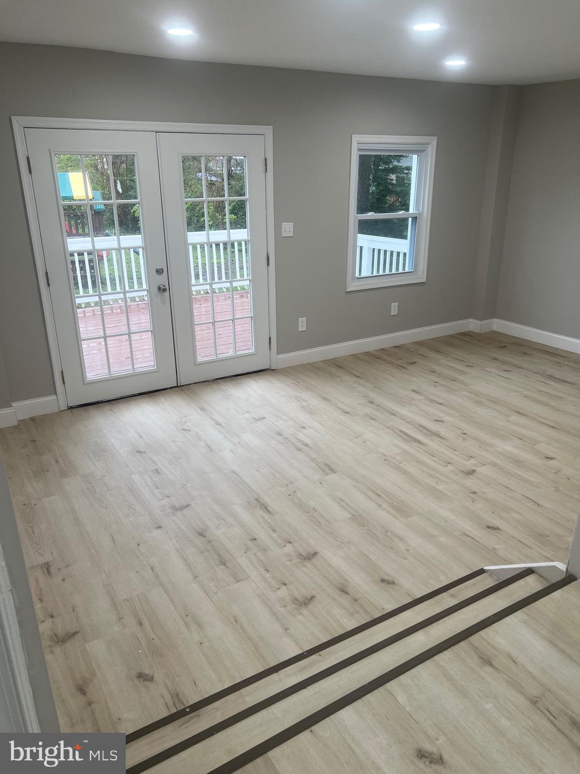 LAKECREST - Residential