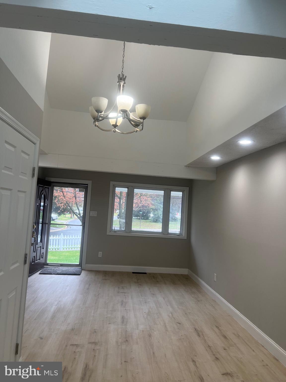 LAKECREST - Residential