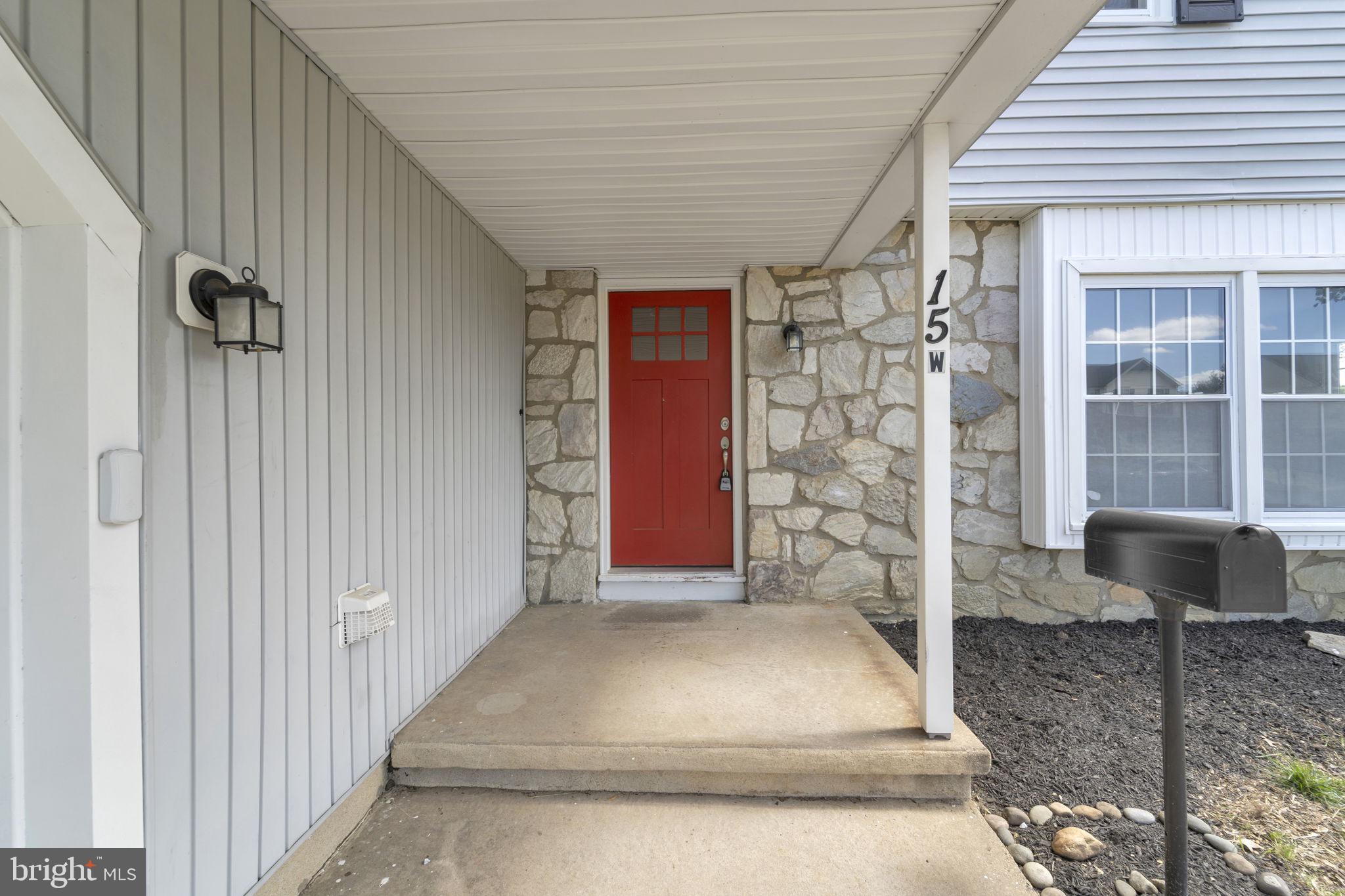 15 W KENNEDY DRIVE