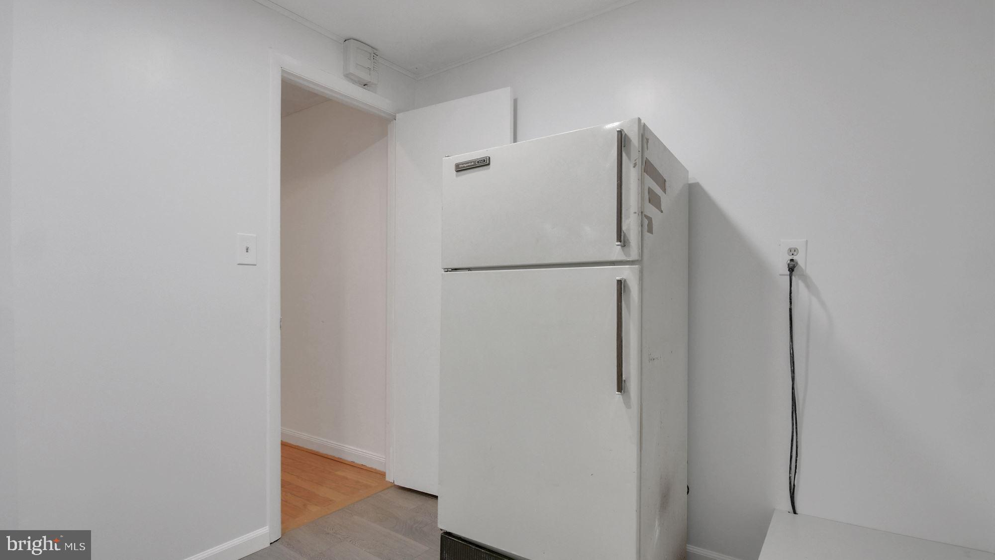 CENTRE RIDGE LAND BAY - Residential Lease