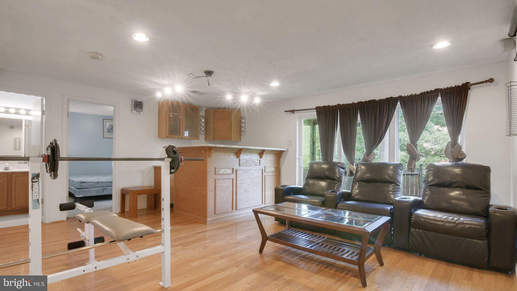 CENTRE RIDGE LAND BAY - Residential Lease