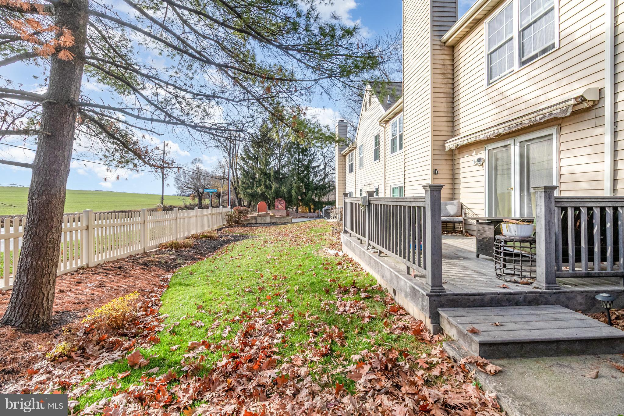 FOX KNOLL - Residential