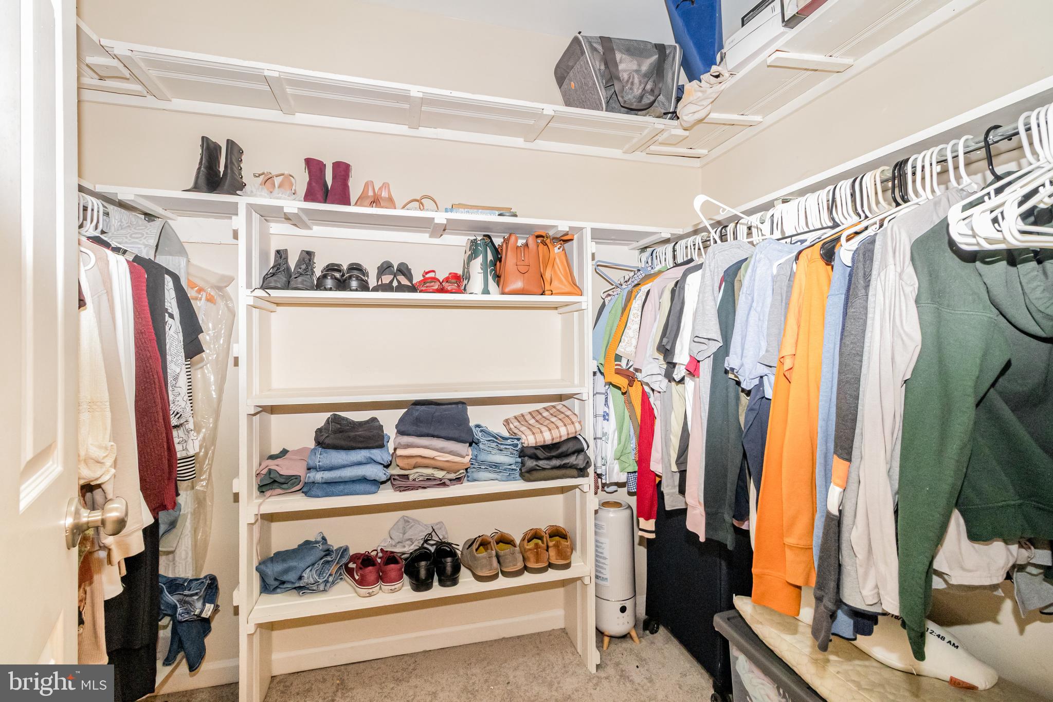 FOX KNOLL - Residential