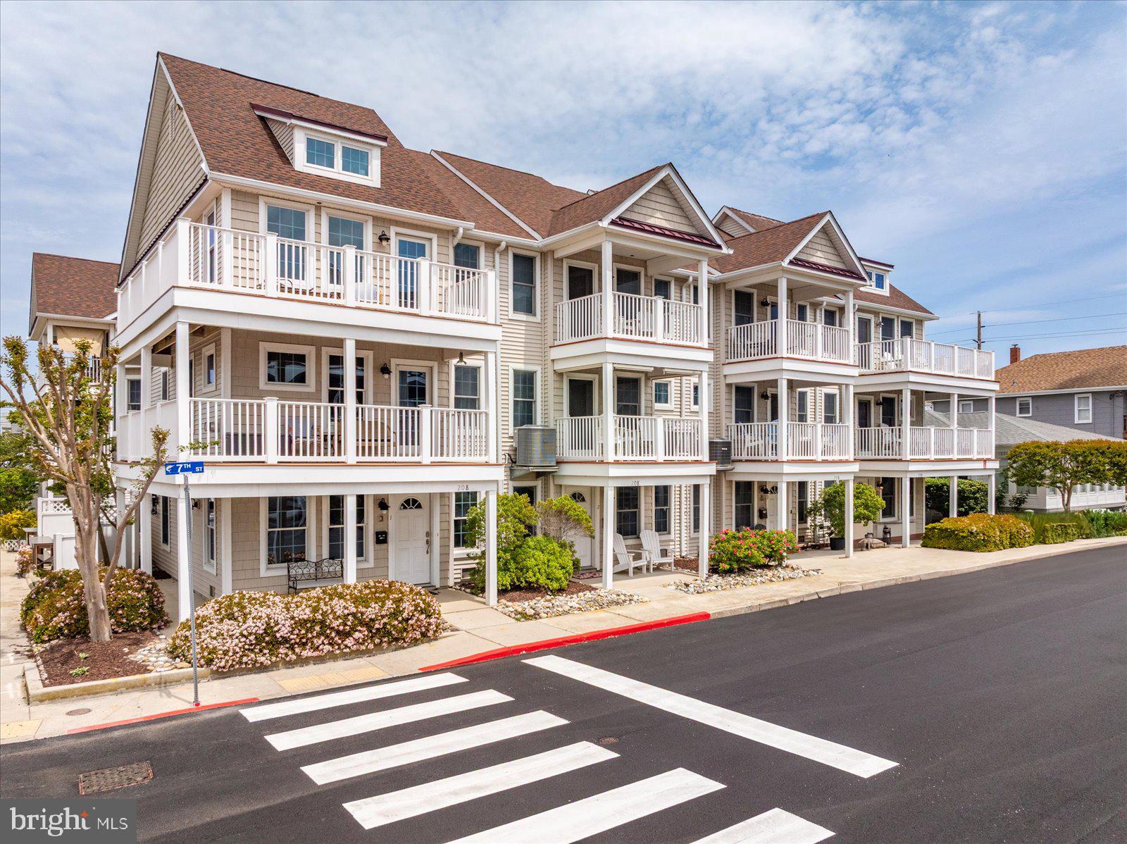 208 7TH STREET 2