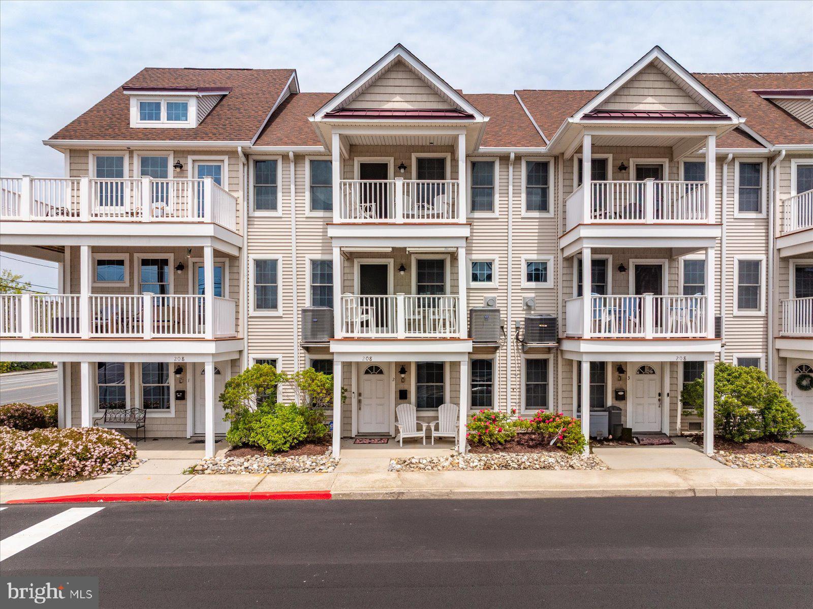 208 7TH STREET 2