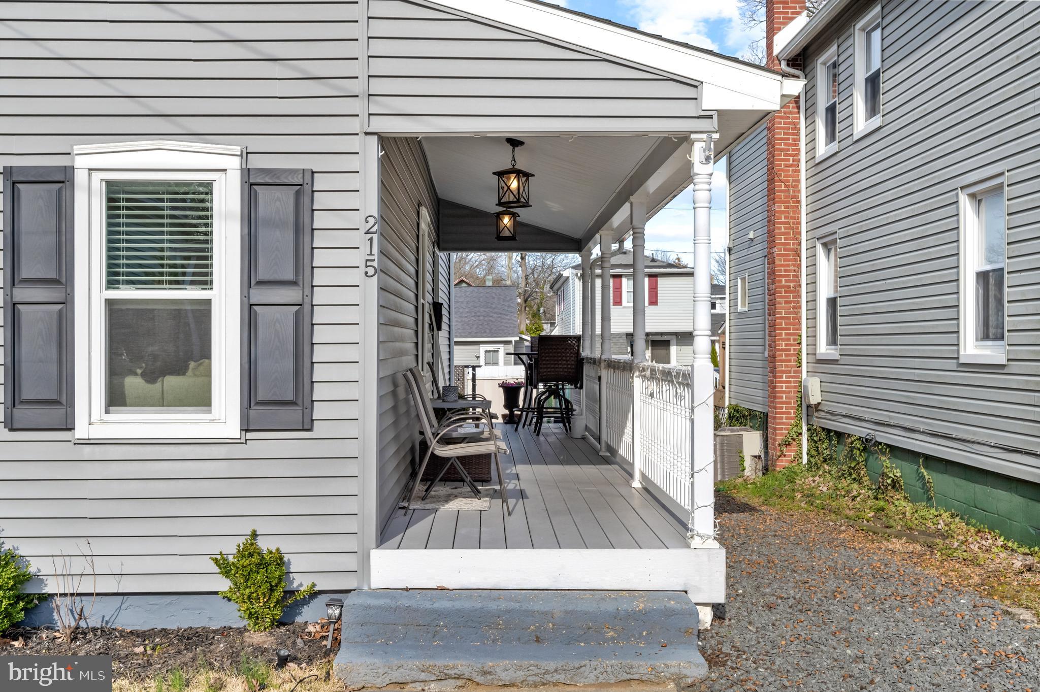 215 BOULEVARD AVENUE