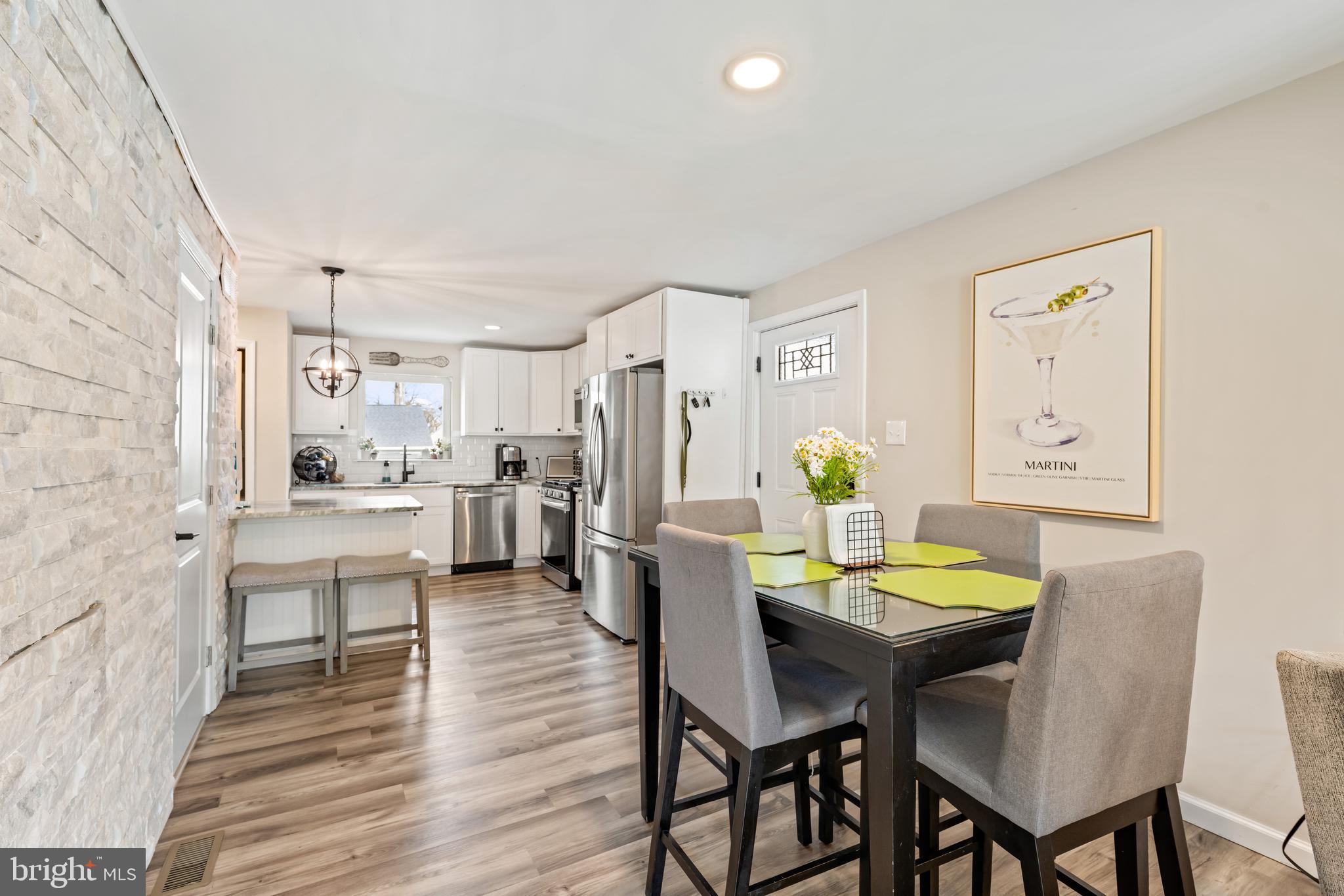 215 BOULEVARD AVENUE