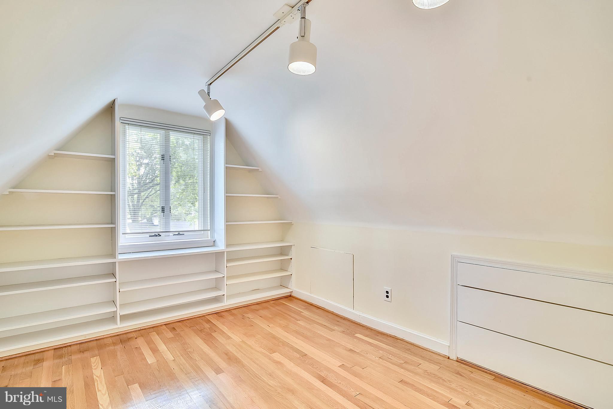 WELLINGTON ESTATES - Residential