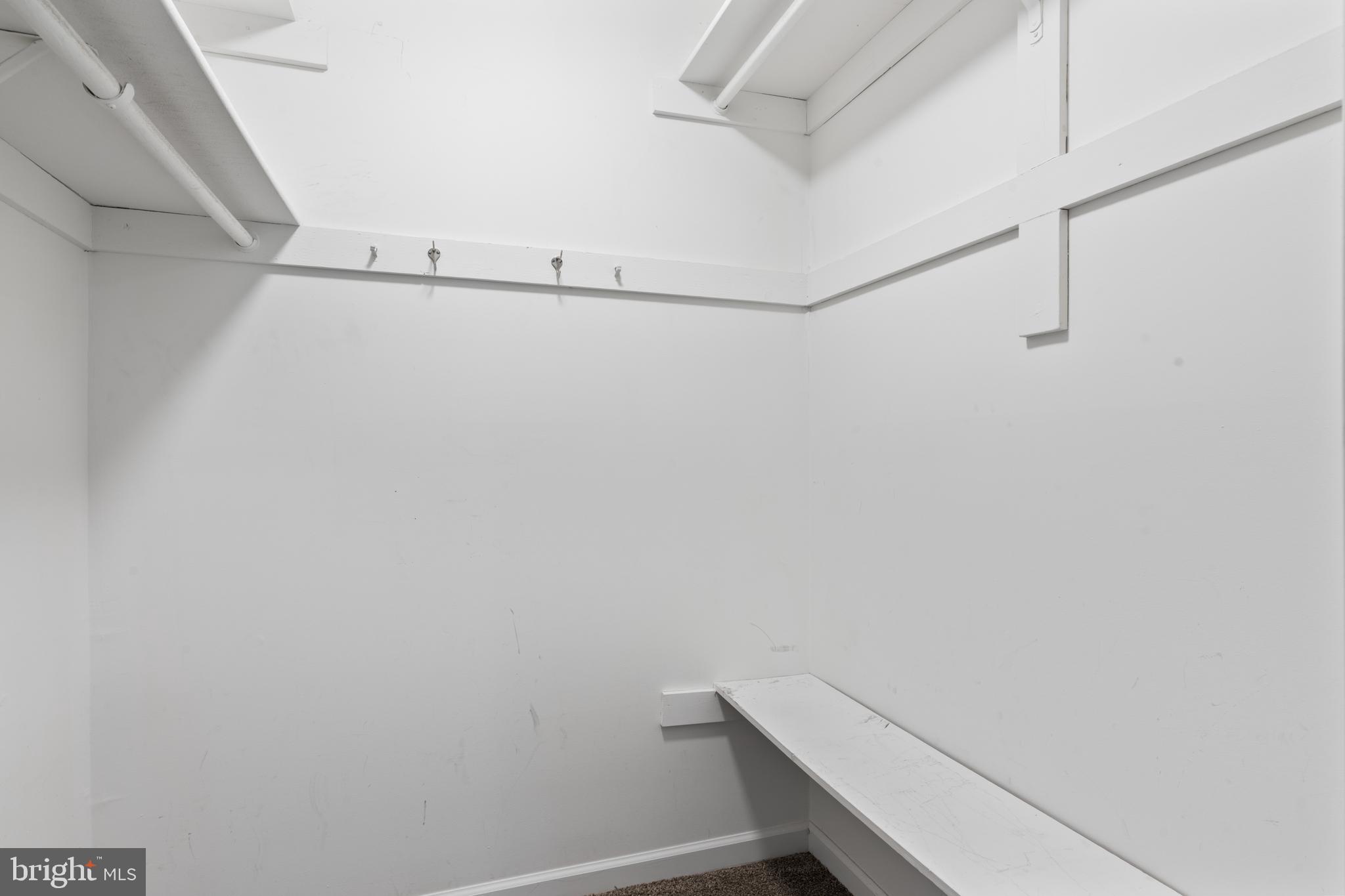 CRESTBROOK - Residential