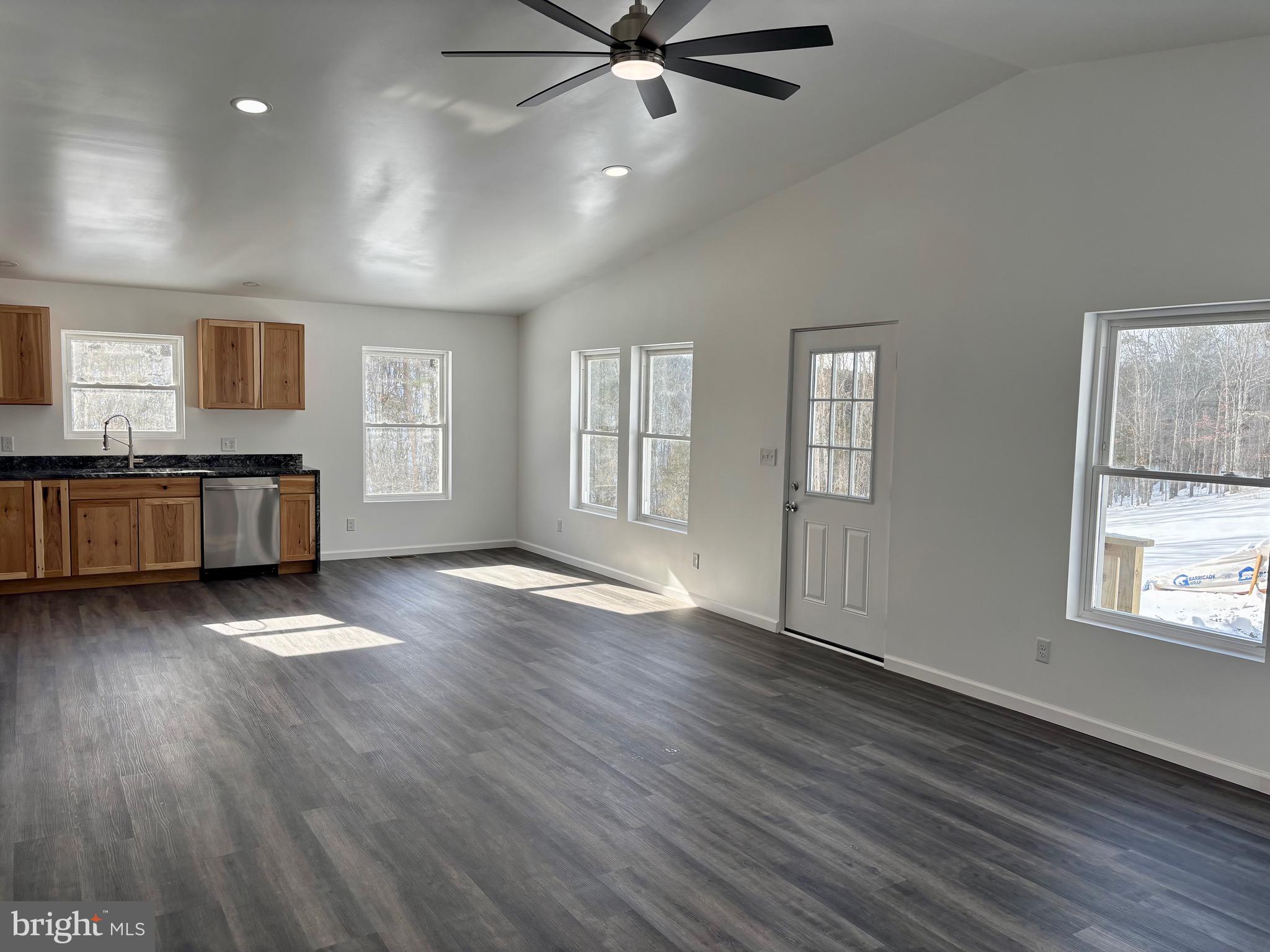 DOLLY LANDS - Residential