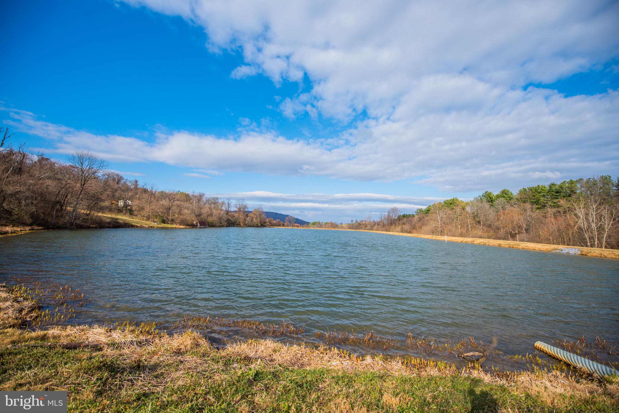 LAKE FRONT ROYAL - Residential