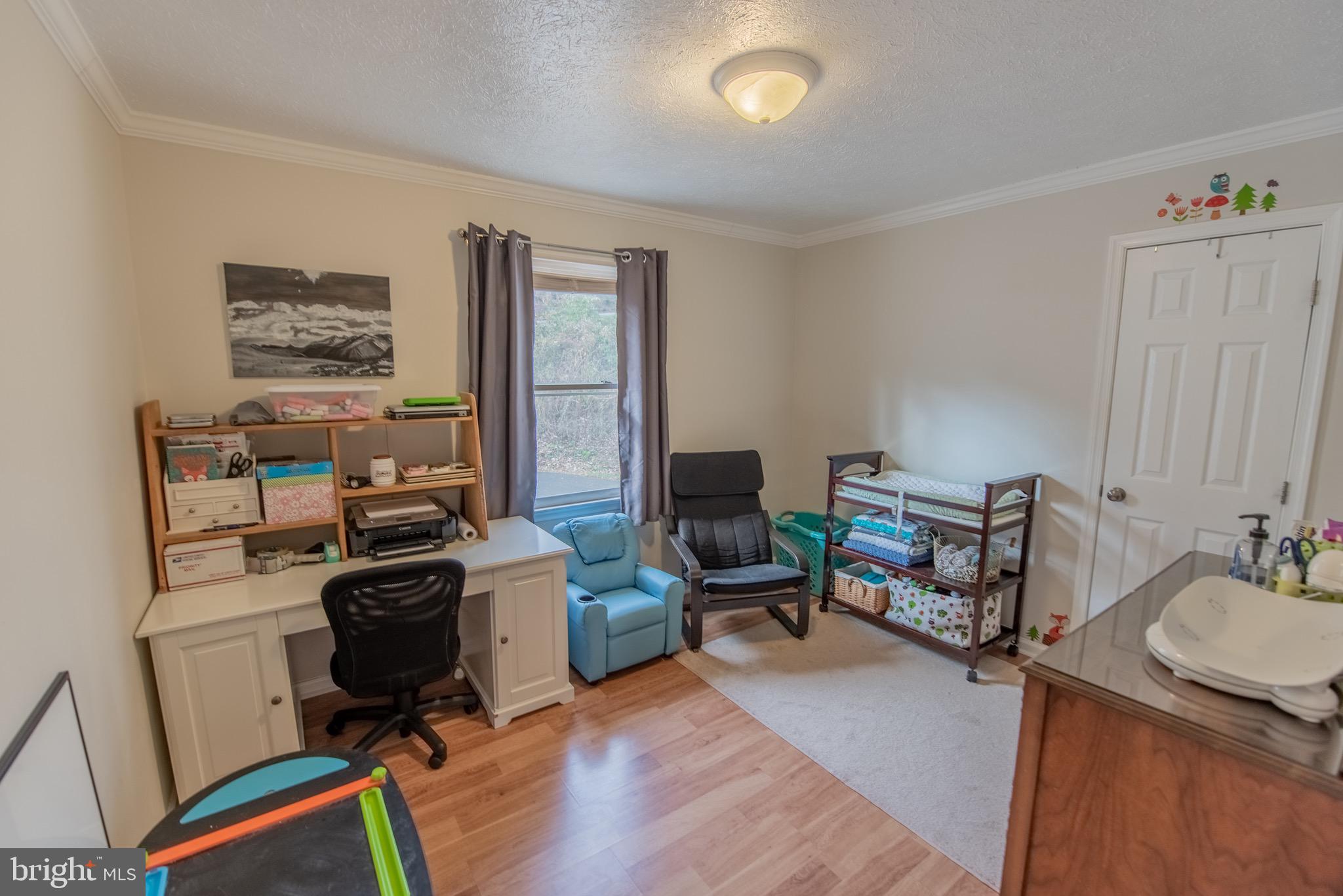 LAKE FRONT ROYAL - Residential