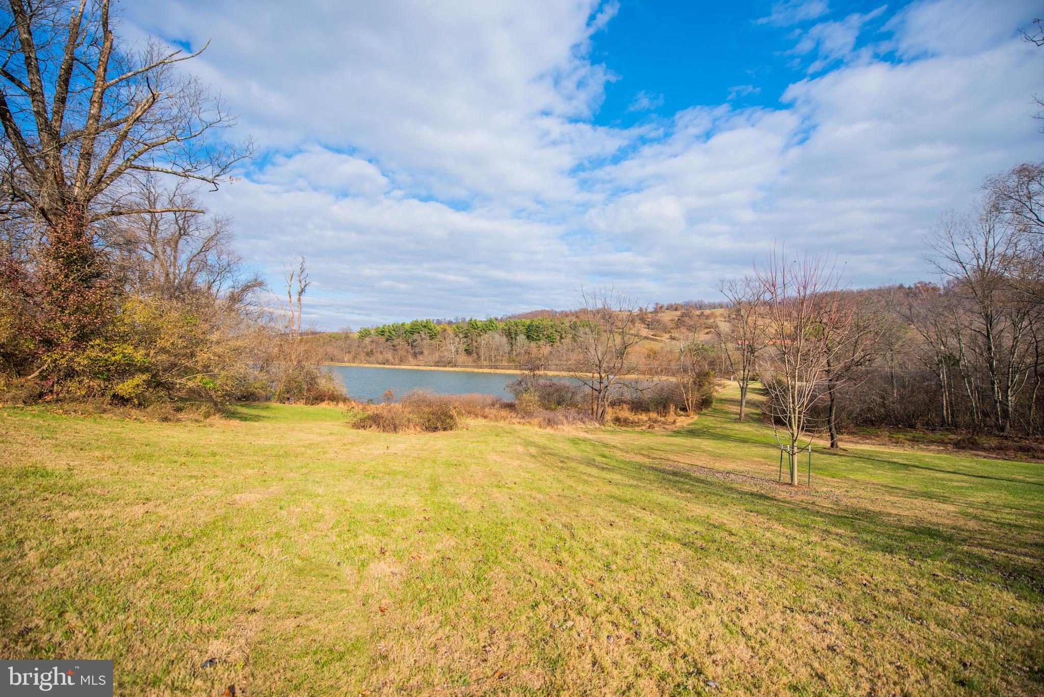 LAKE FRONT ROYAL - Residential