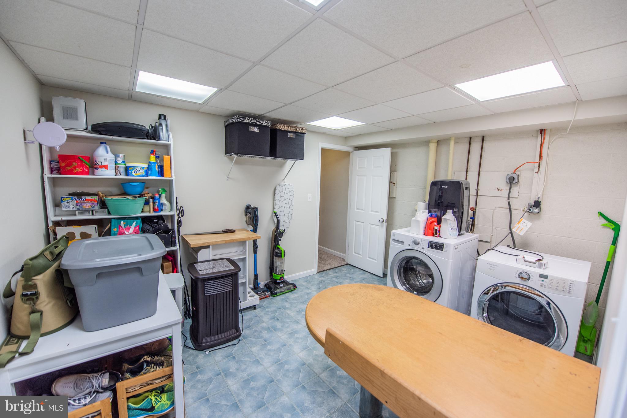 LAKE FRONT ROYAL - Residential