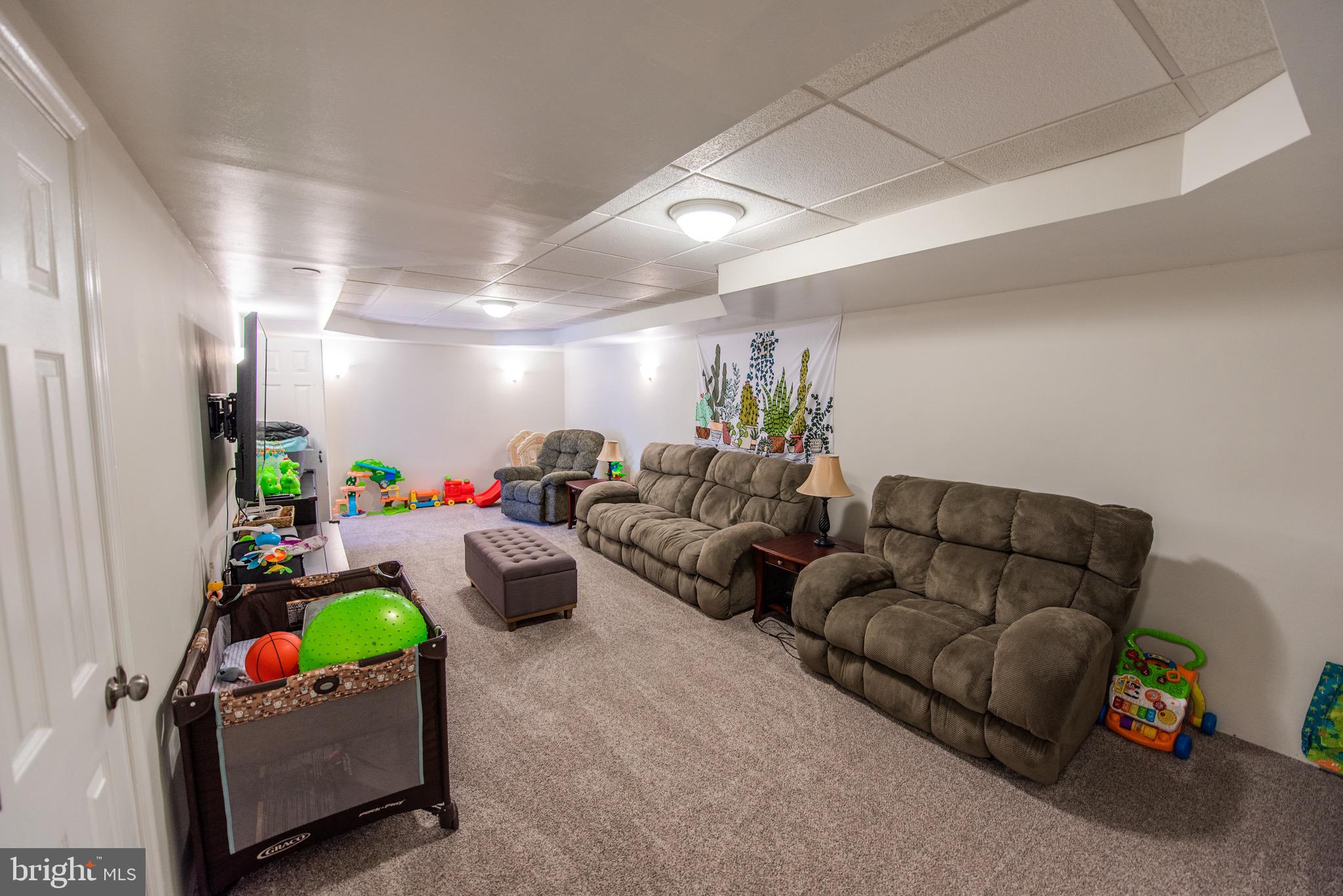 LAKE FRONT ROYAL - Residential