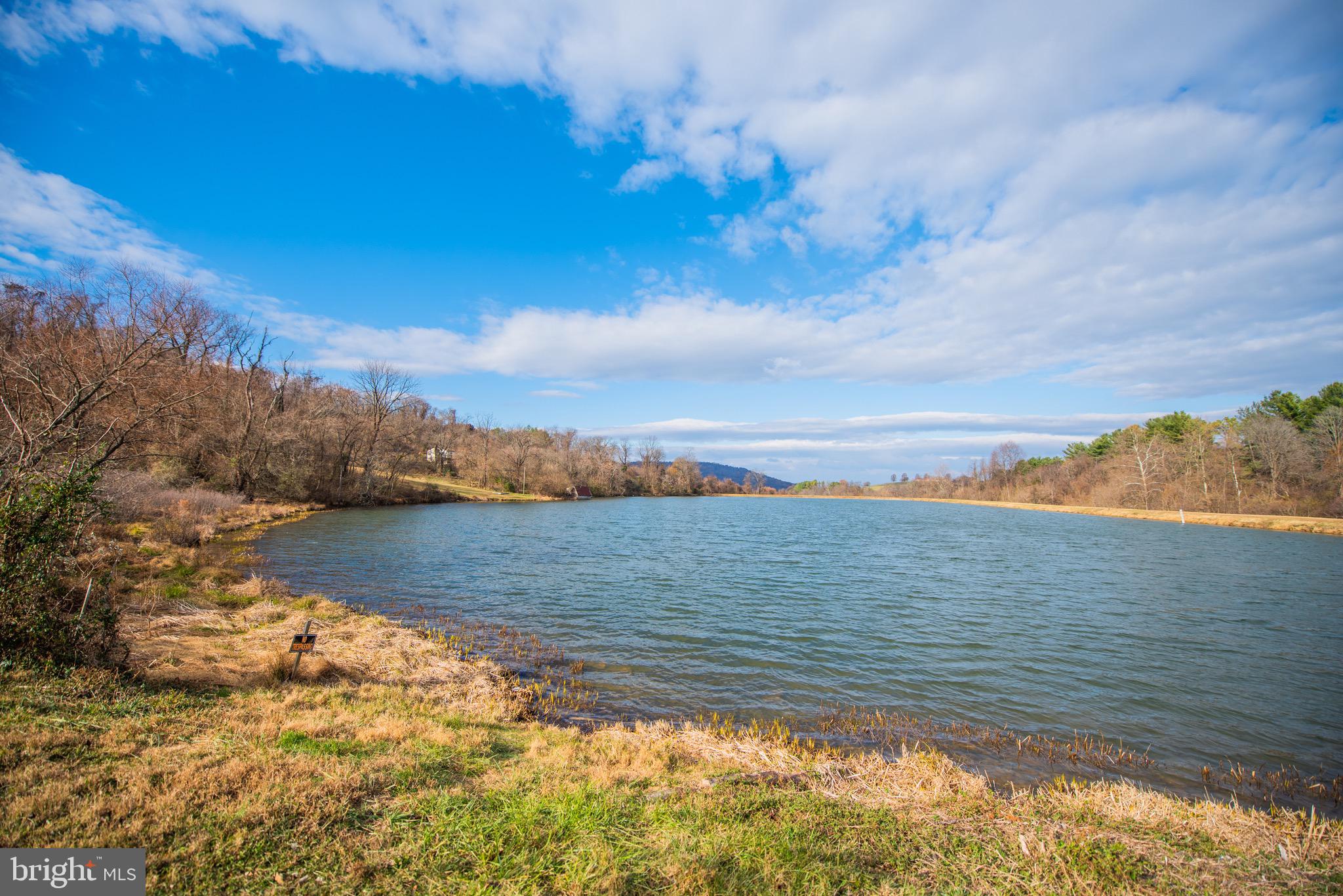 LAKE FRONT ROYAL - Residential