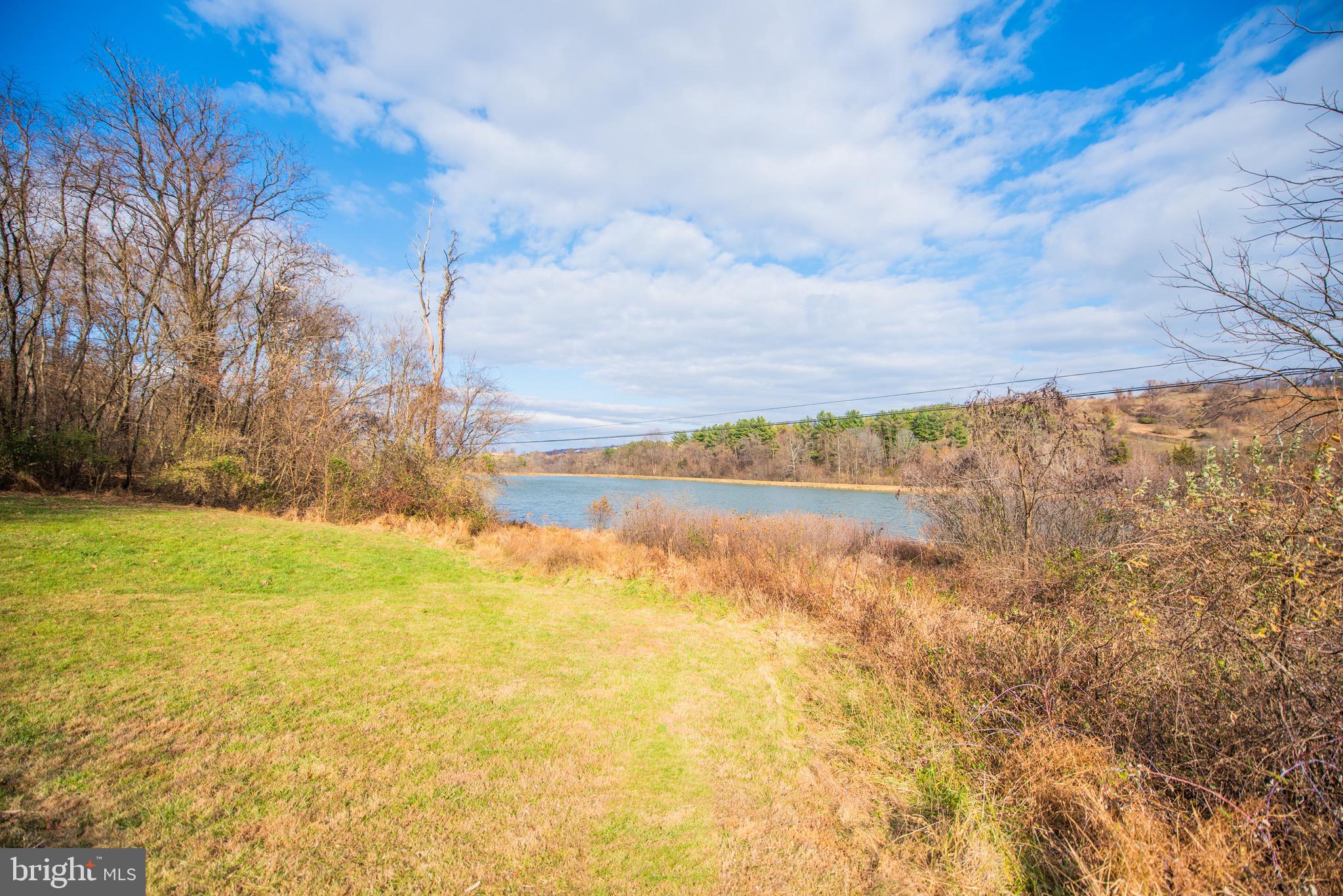 LAKE FRONT ROYAL - Residential