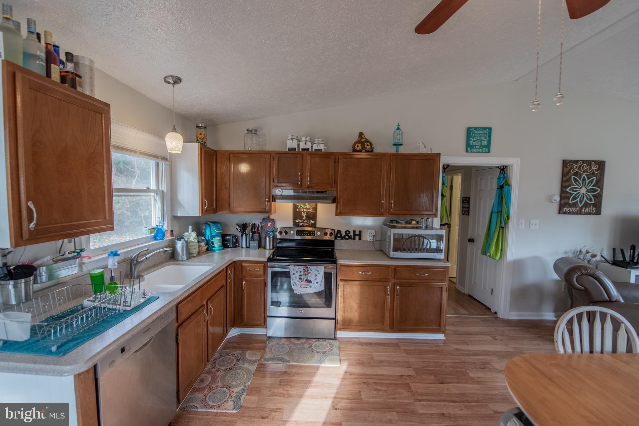 LAKE FRONT ROYAL - Residential