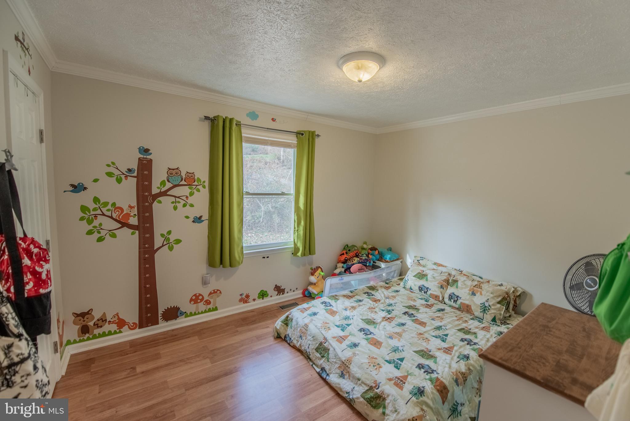 LAKE FRONT ROYAL - Residential