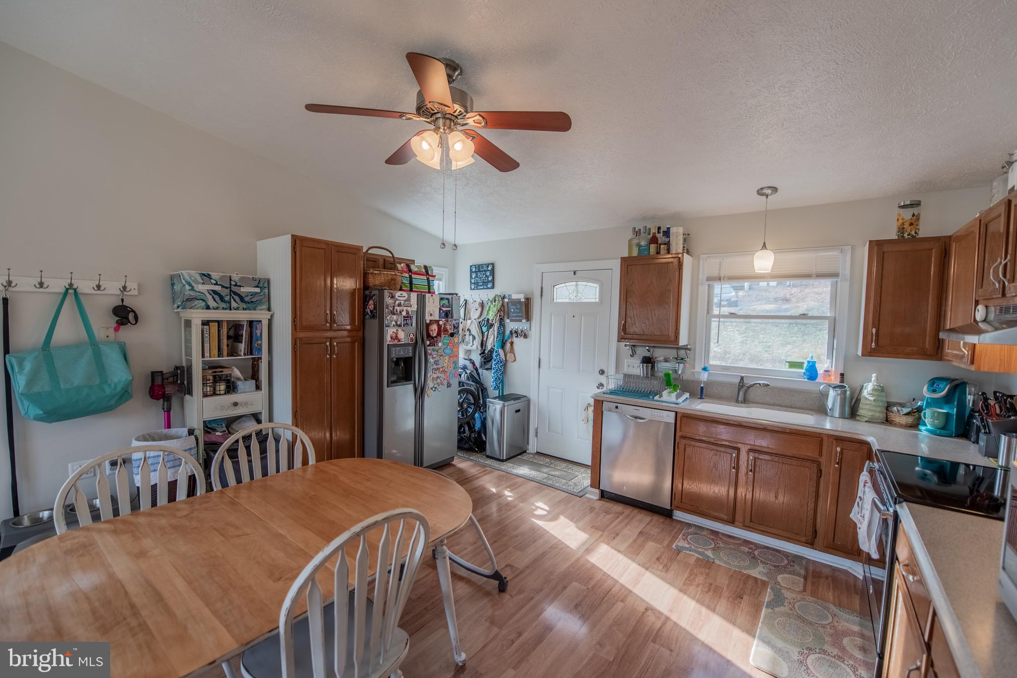 LAKE FRONT ROYAL - Residential