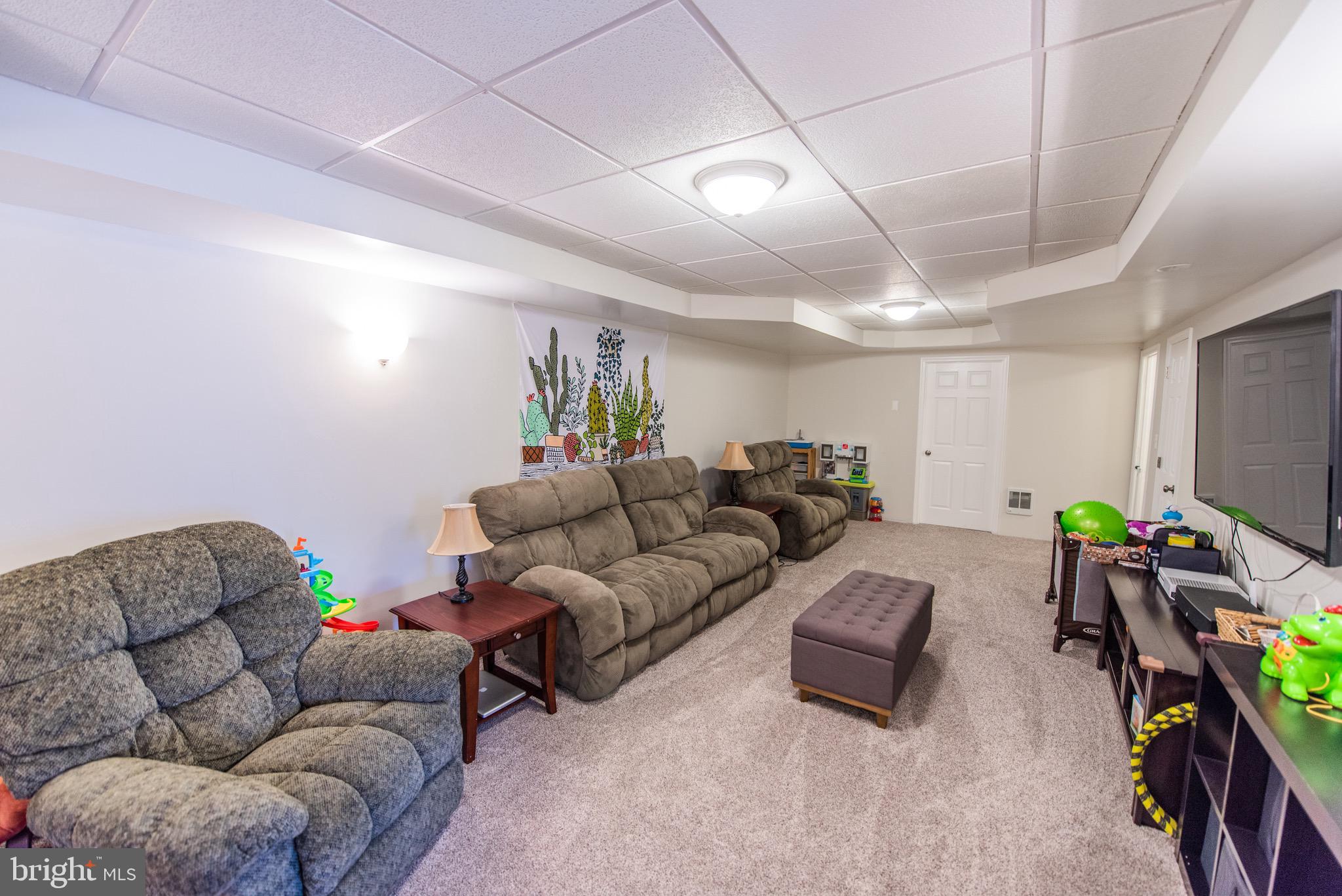 LAKE FRONT ROYAL - Residential