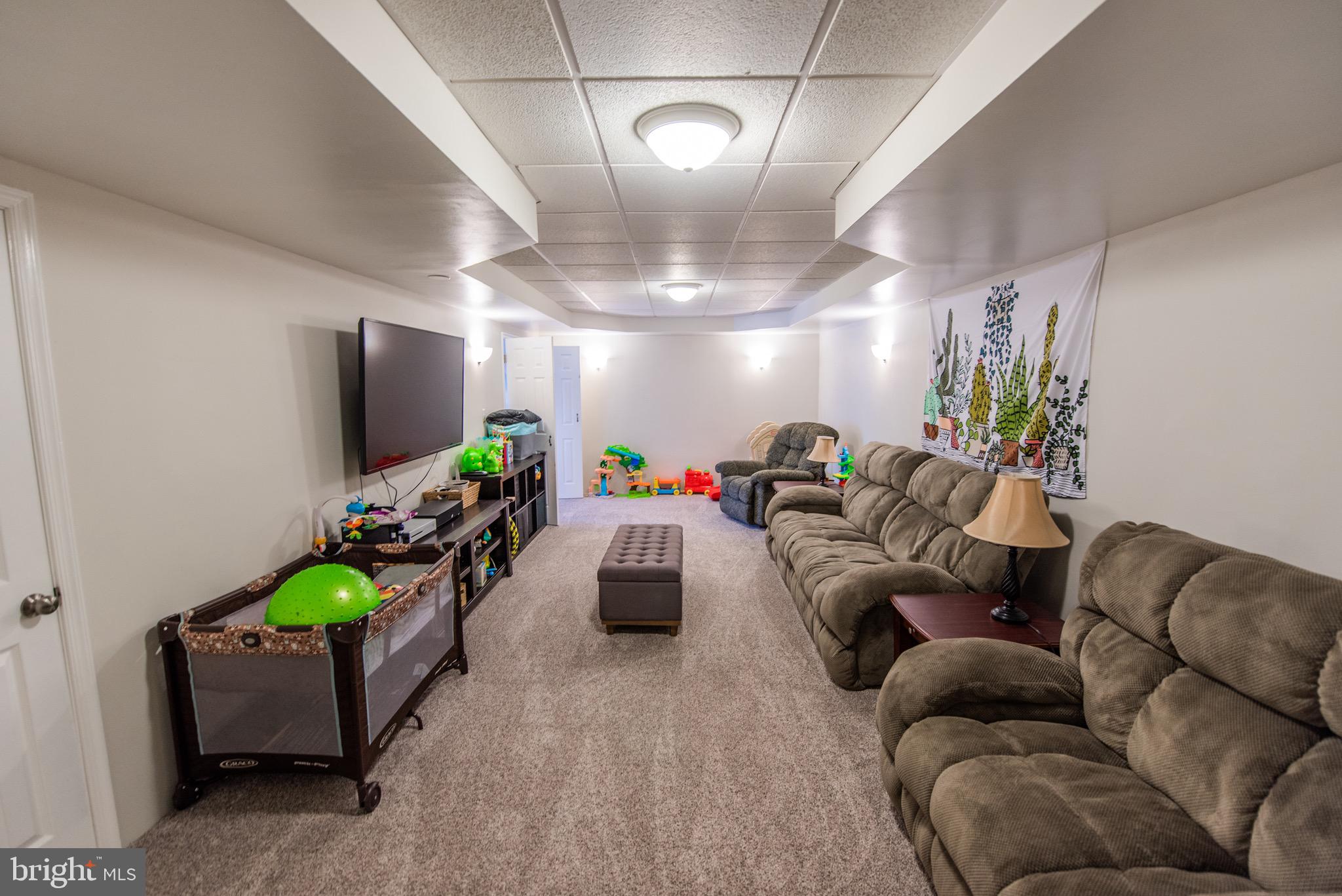 LAKE FRONT ROYAL - Residential