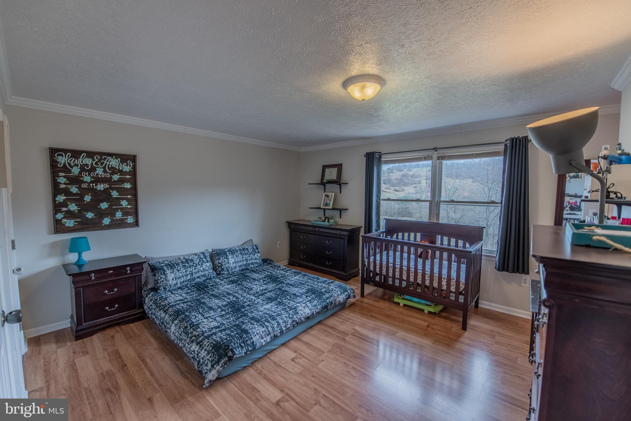 LAKE FRONT ROYAL - Residential