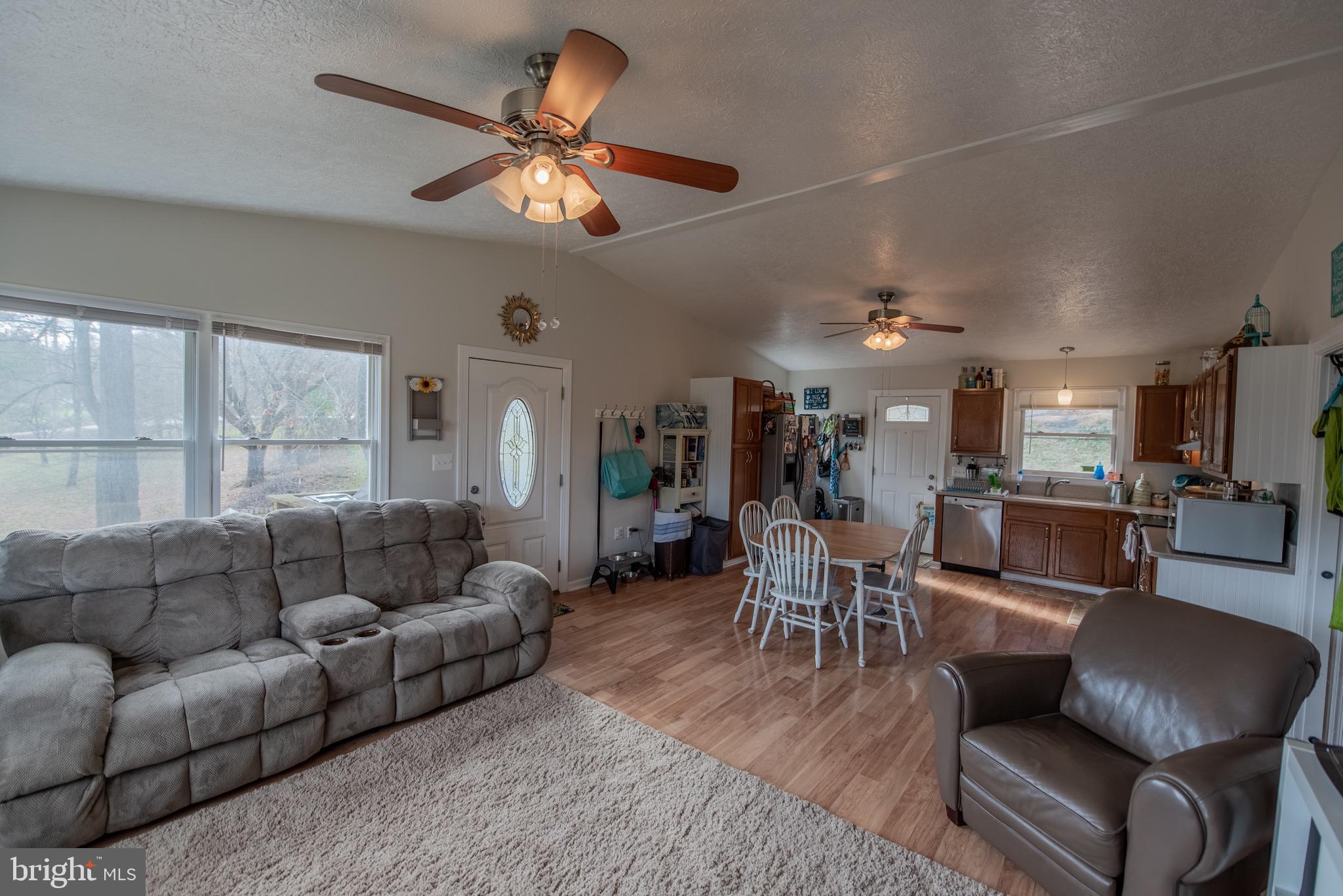 LAKE FRONT ROYAL - Residential