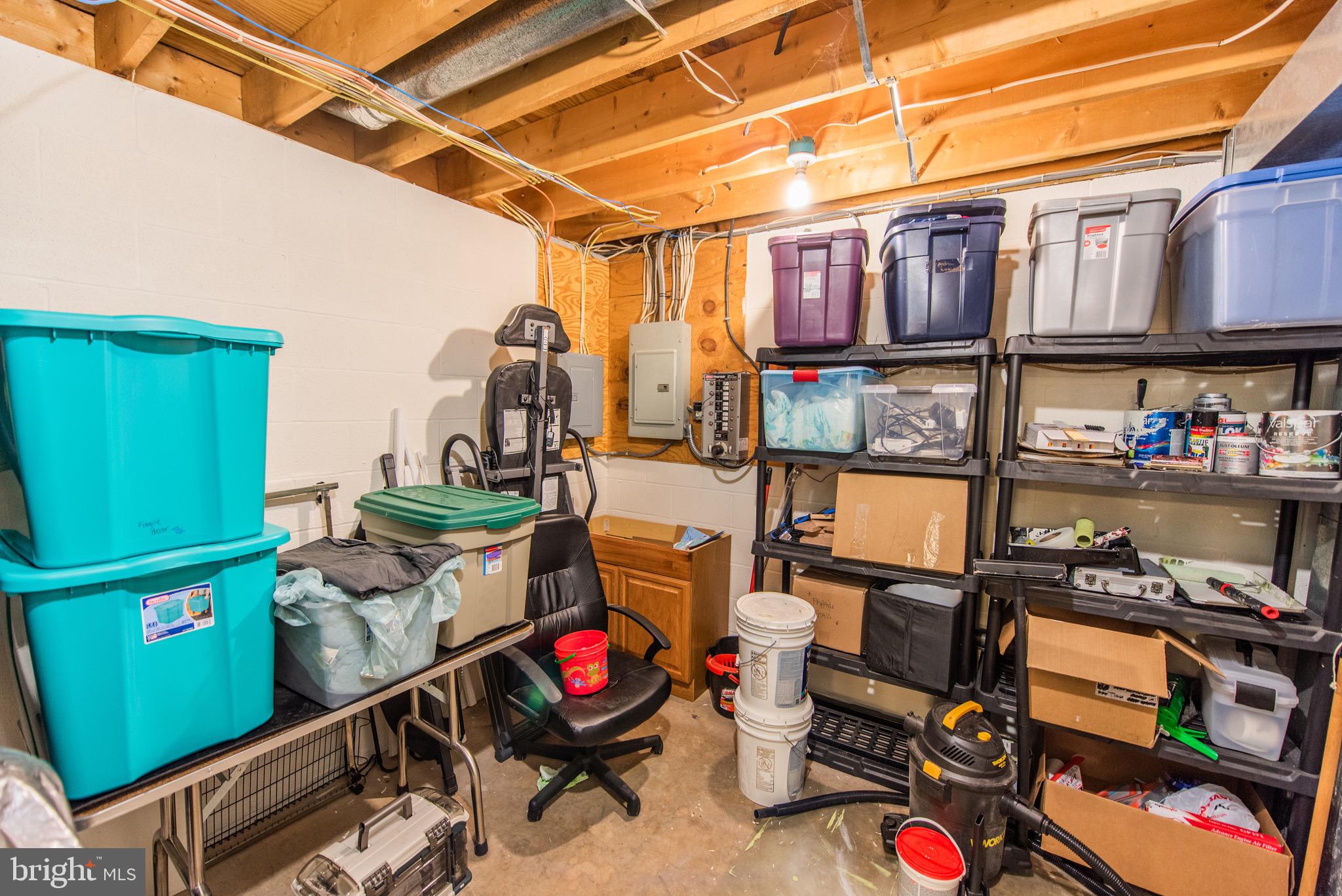 LAKE FRONT ROYAL - Residential