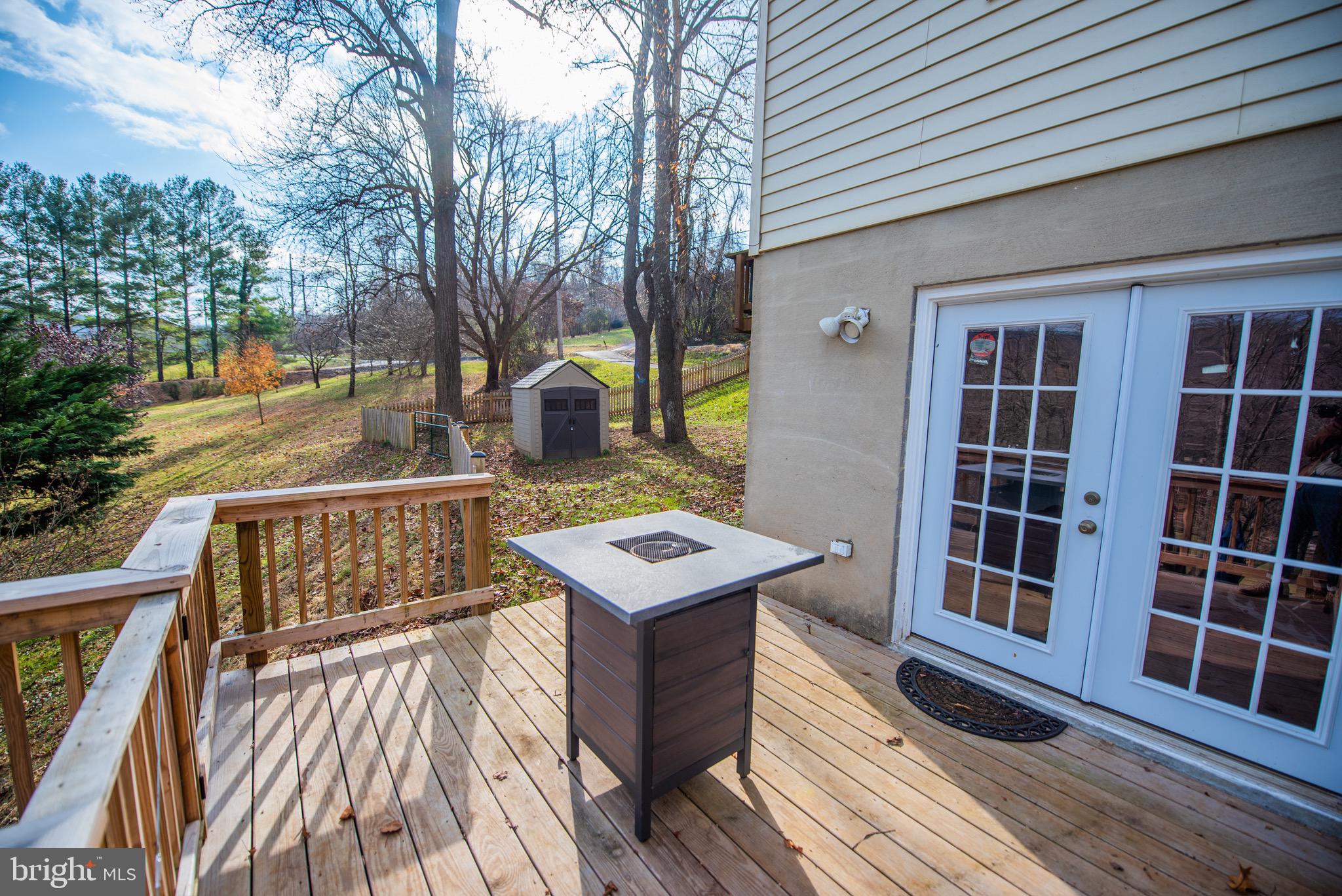 LAKE FRONT ROYAL - Residential