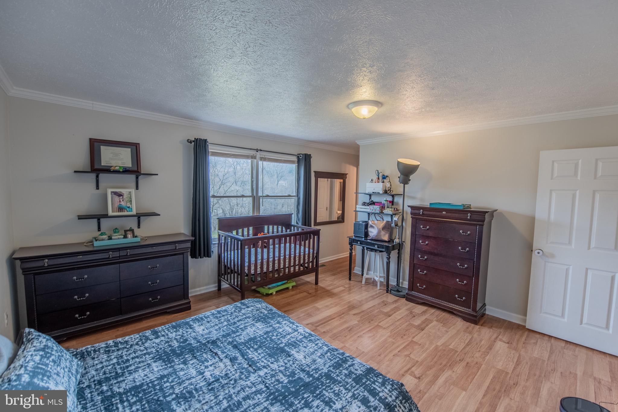 LAKE FRONT ROYAL - Residential