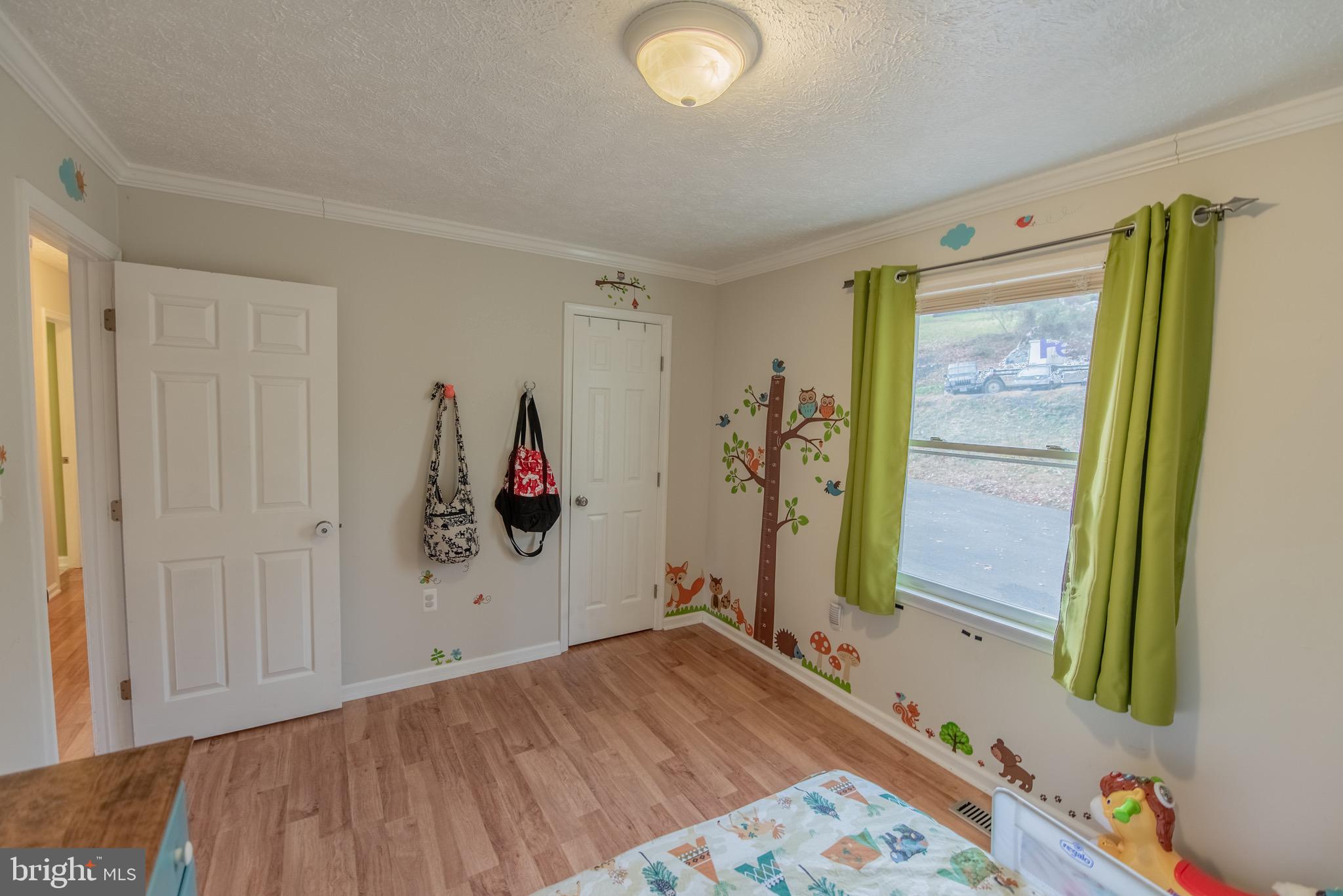 LAKE FRONT ROYAL - Residential