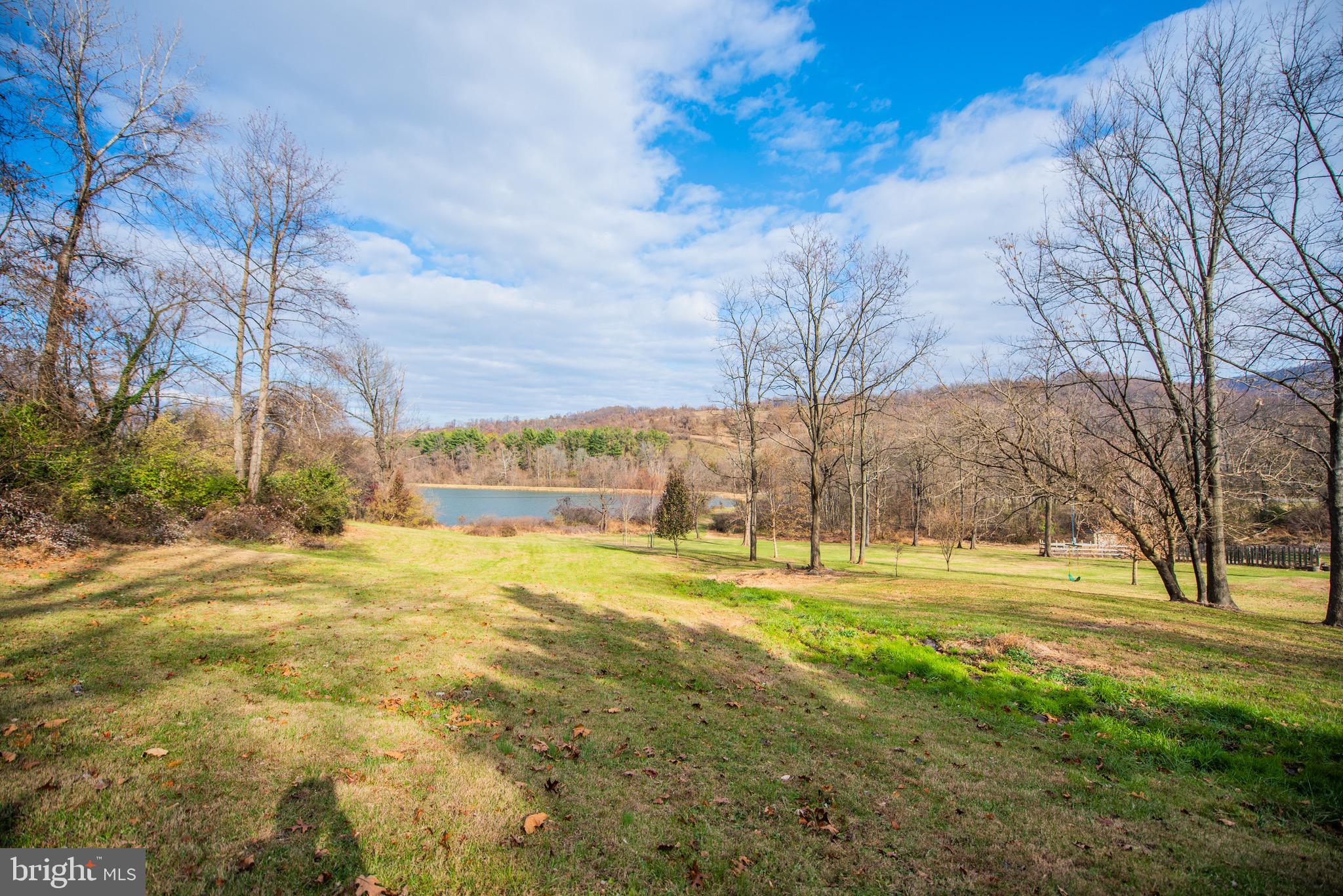 LAKE FRONT ROYAL - Residential
