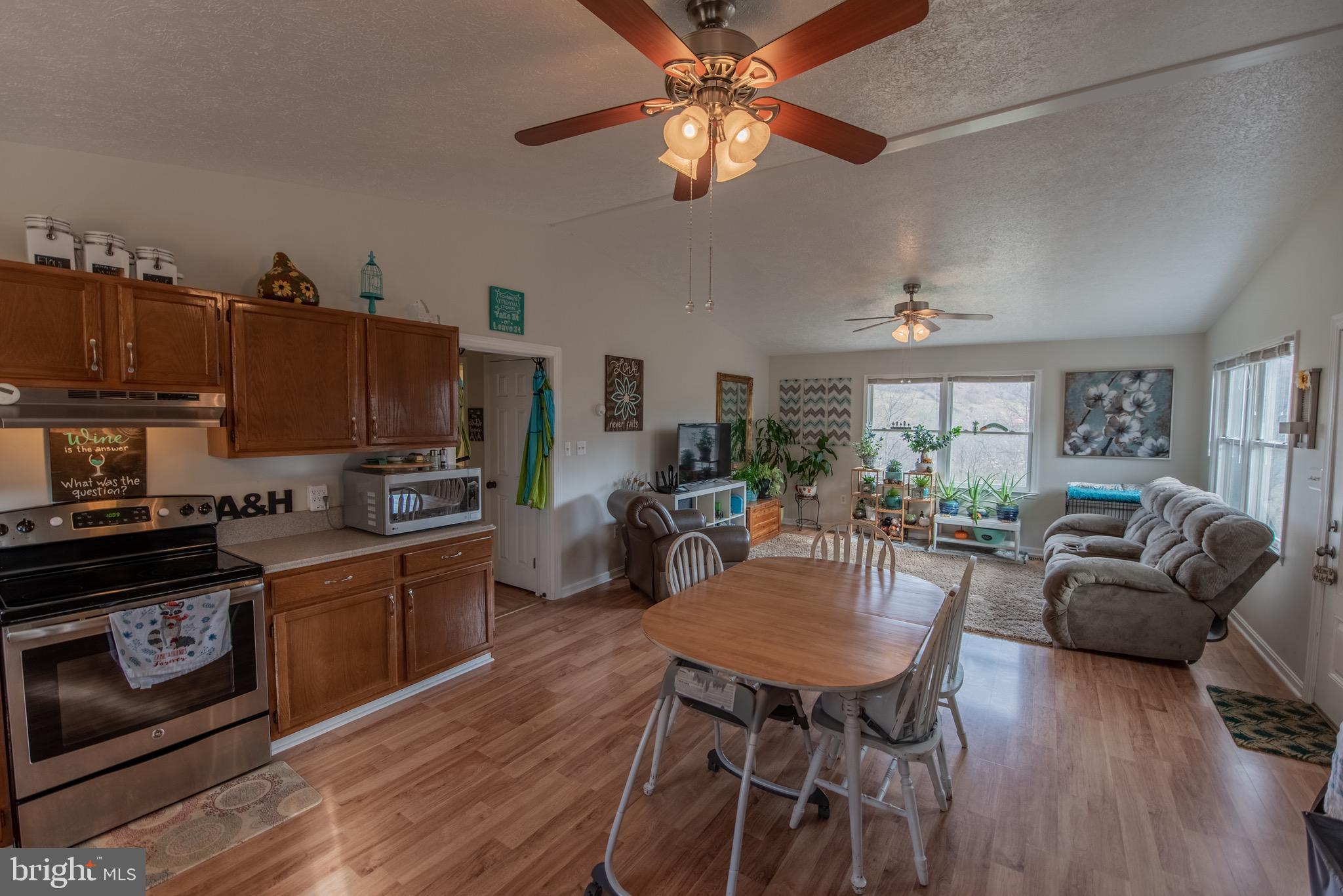 LAKE FRONT ROYAL - Residential